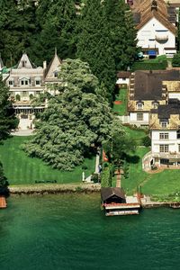 BEI IHM FÜHLTE SIE SICH ZU HAUSE