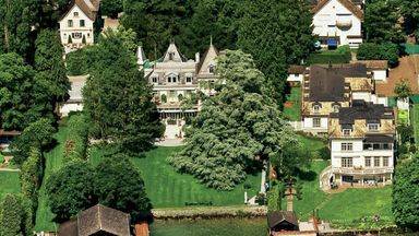 BEI IHM FÜHLTE SIE SICH ZU HAUSE