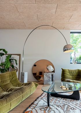 UM DIE ECKE GEDACHT