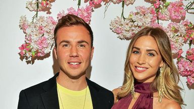 UND JETZT EIN MÄDCHEN?