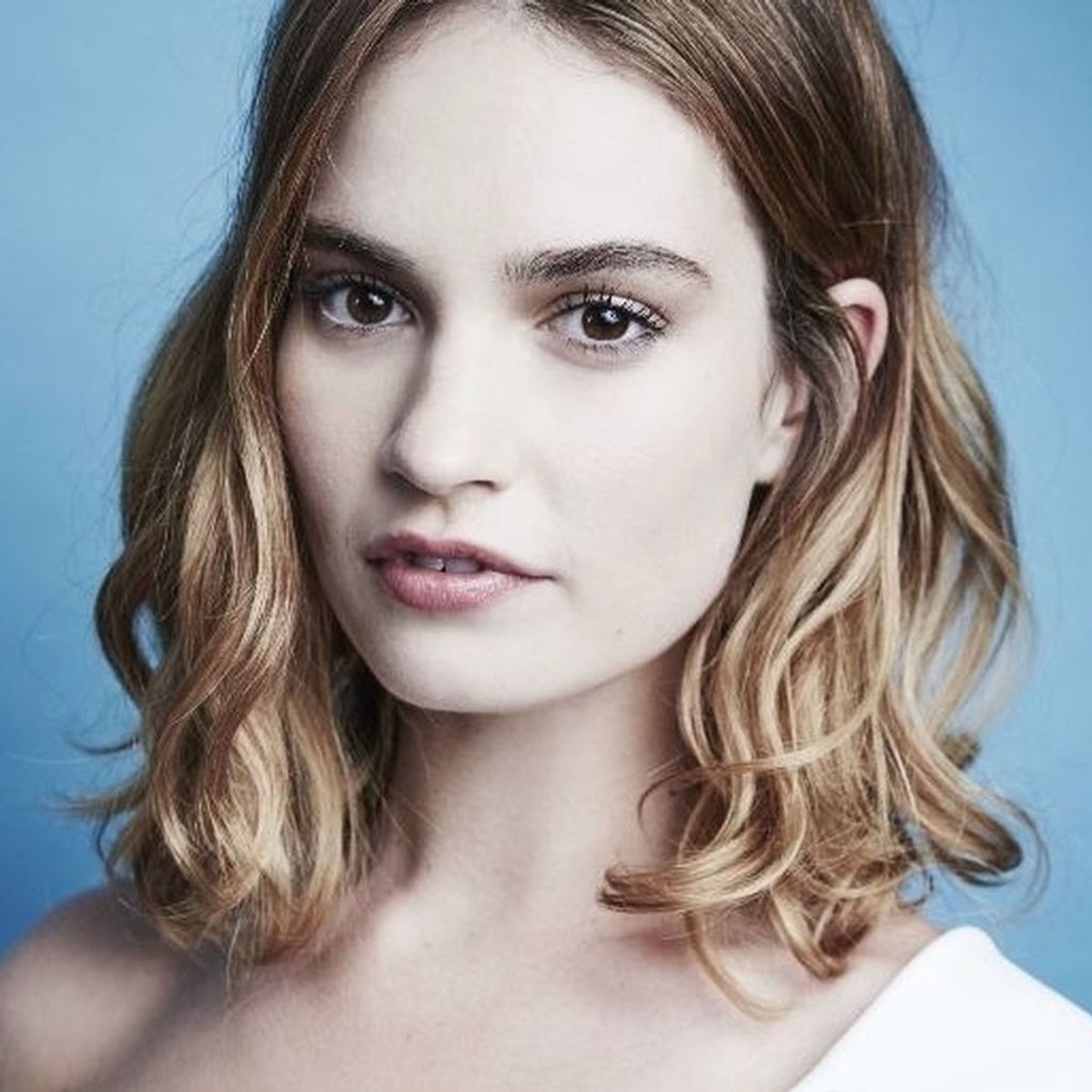 Lily James Songs streamen RTL+