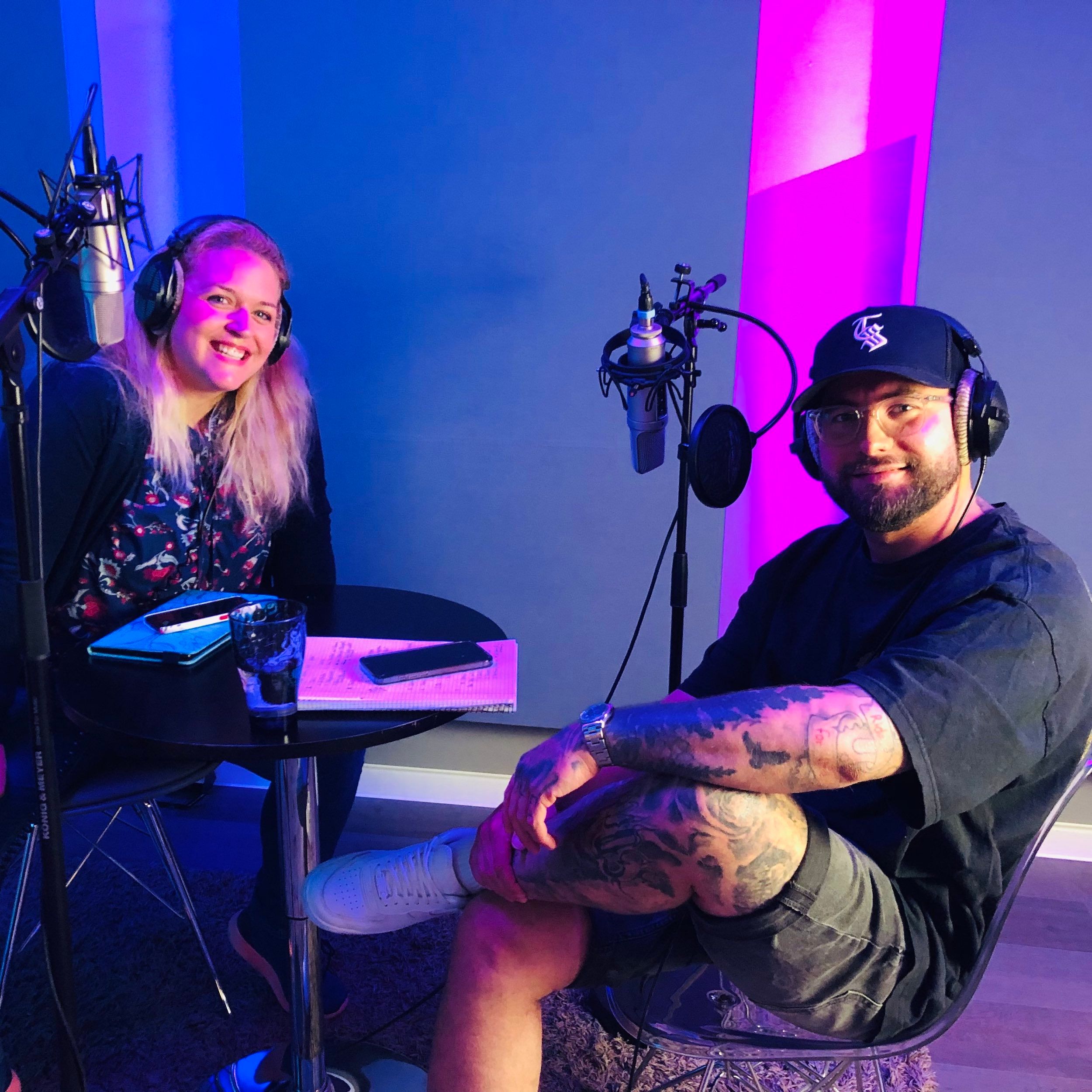 #01 Vom InfluencerStar zum SocialMediaStrategen (hart & hoeflich)