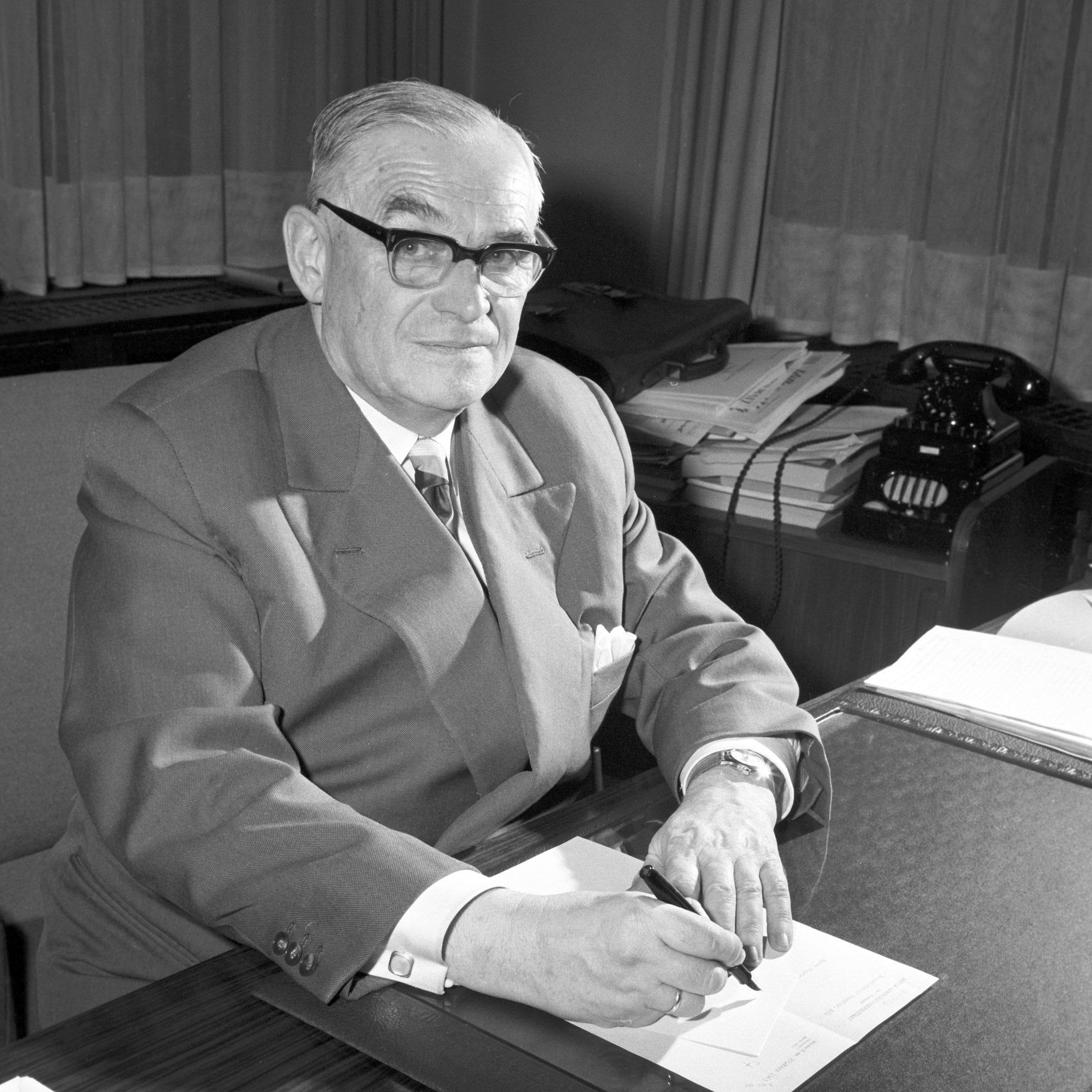 10.07.1964: Theodor Maunz tritt zurück