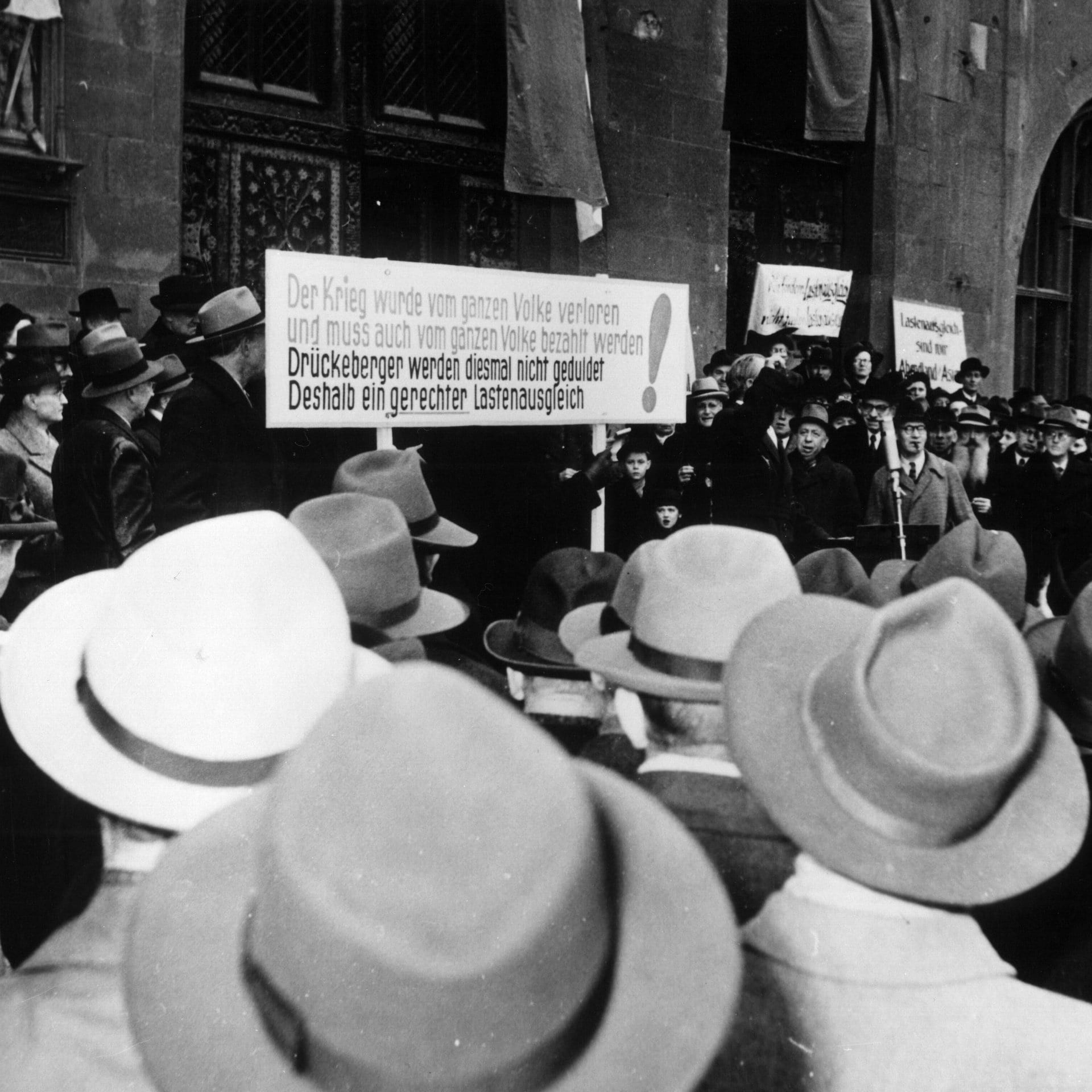 14.08.1952: Das Lastenausgleichsgesetz tritt in Kraft