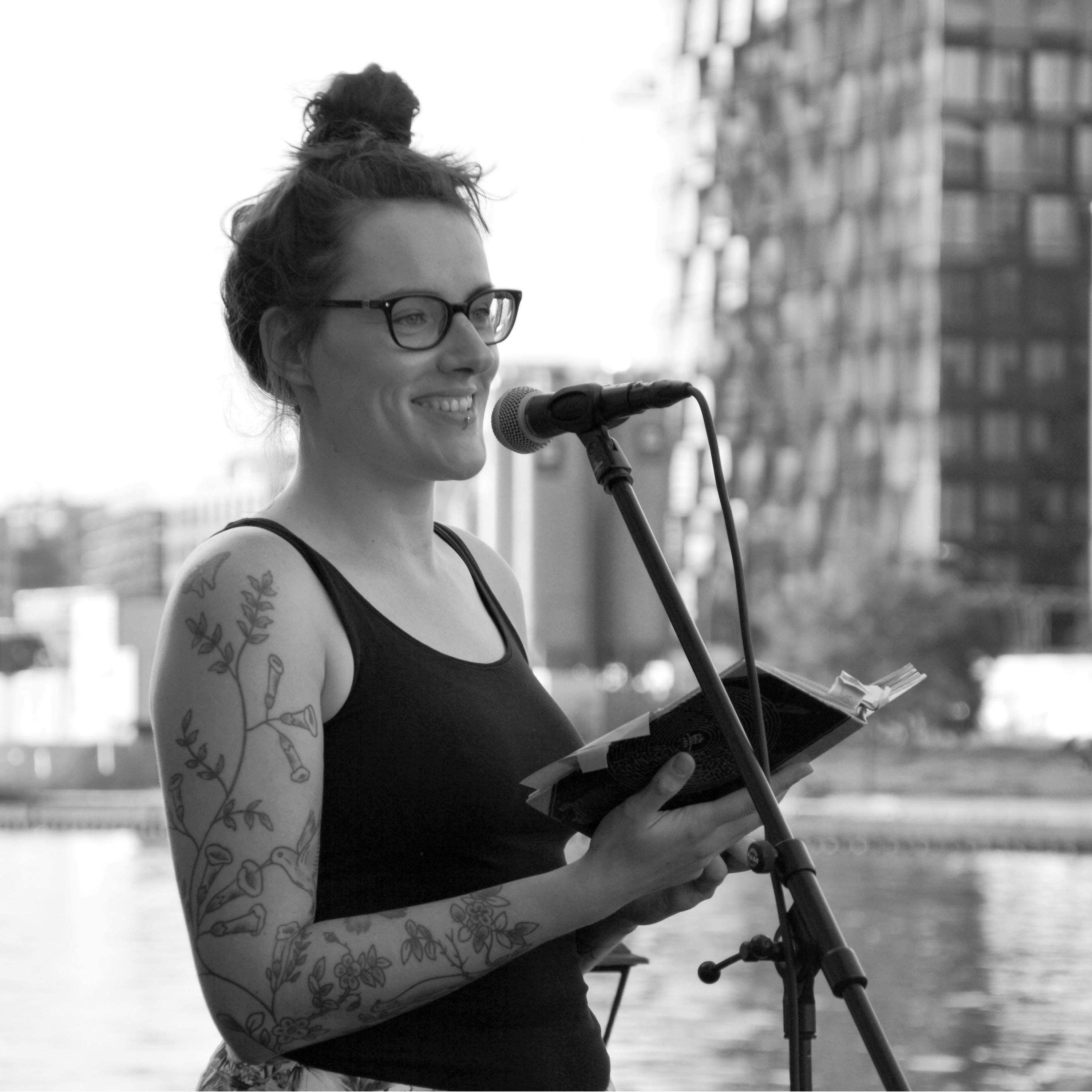 #16 „Seine Zahnspange blitzte in der Sonne.“