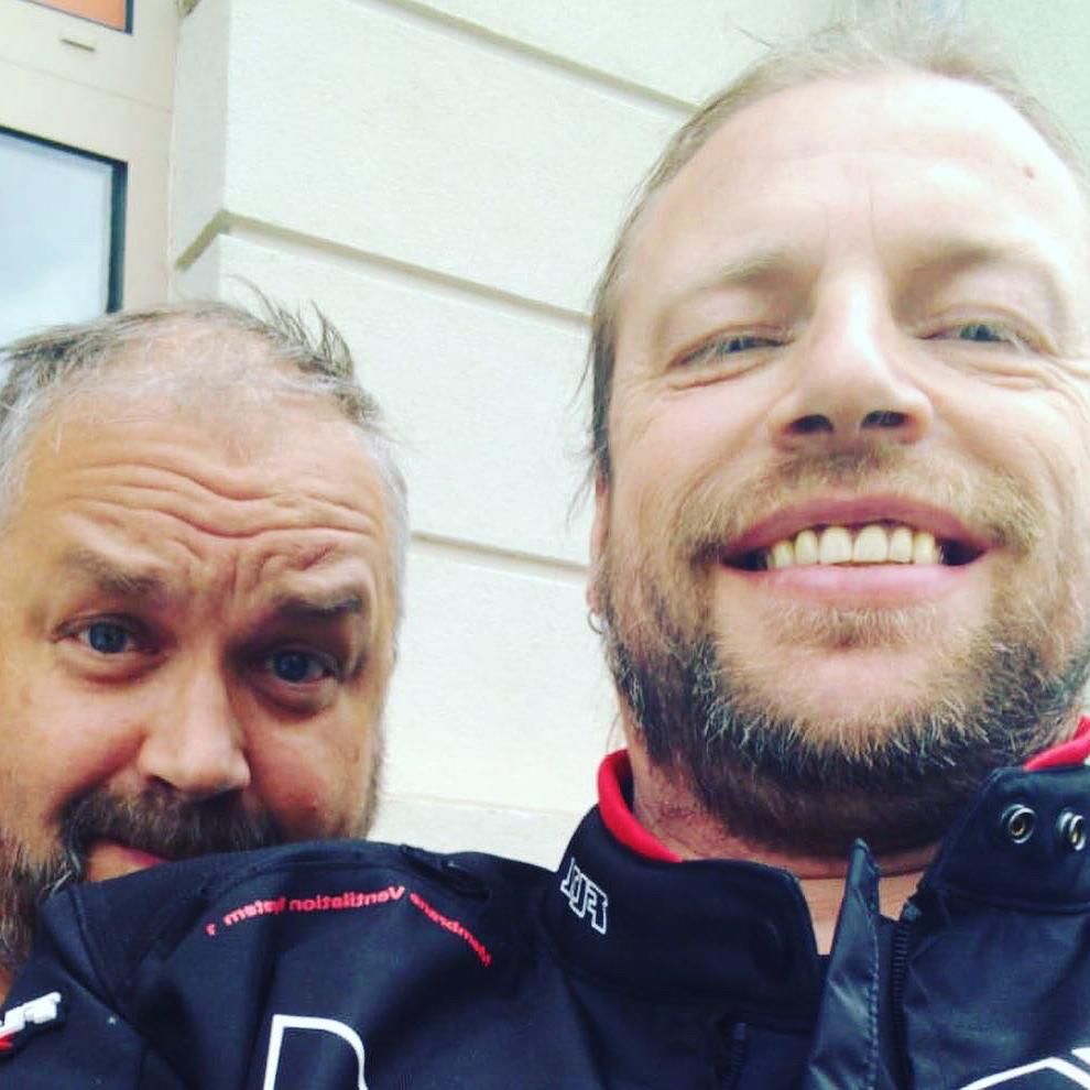 #2 Holgi und Stefan trafen sich gegen 04:30 im Studio um noch vor Holgis Arbeitsbeginn die zweite Folge fertig zu bekommen. ( FSK 18 )