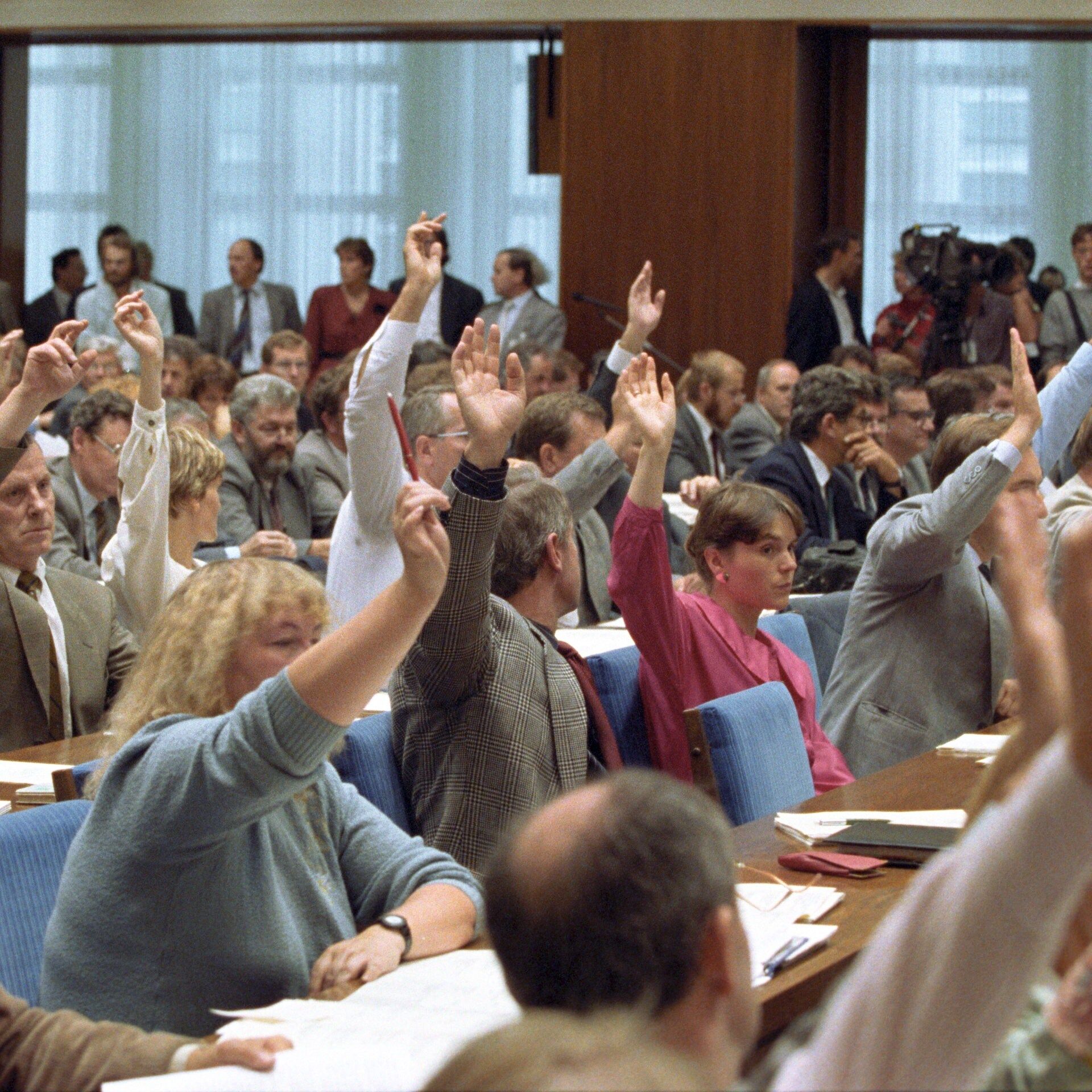 23.08.1990: Die Volkskammer beschließt den Beitritt zur BRD