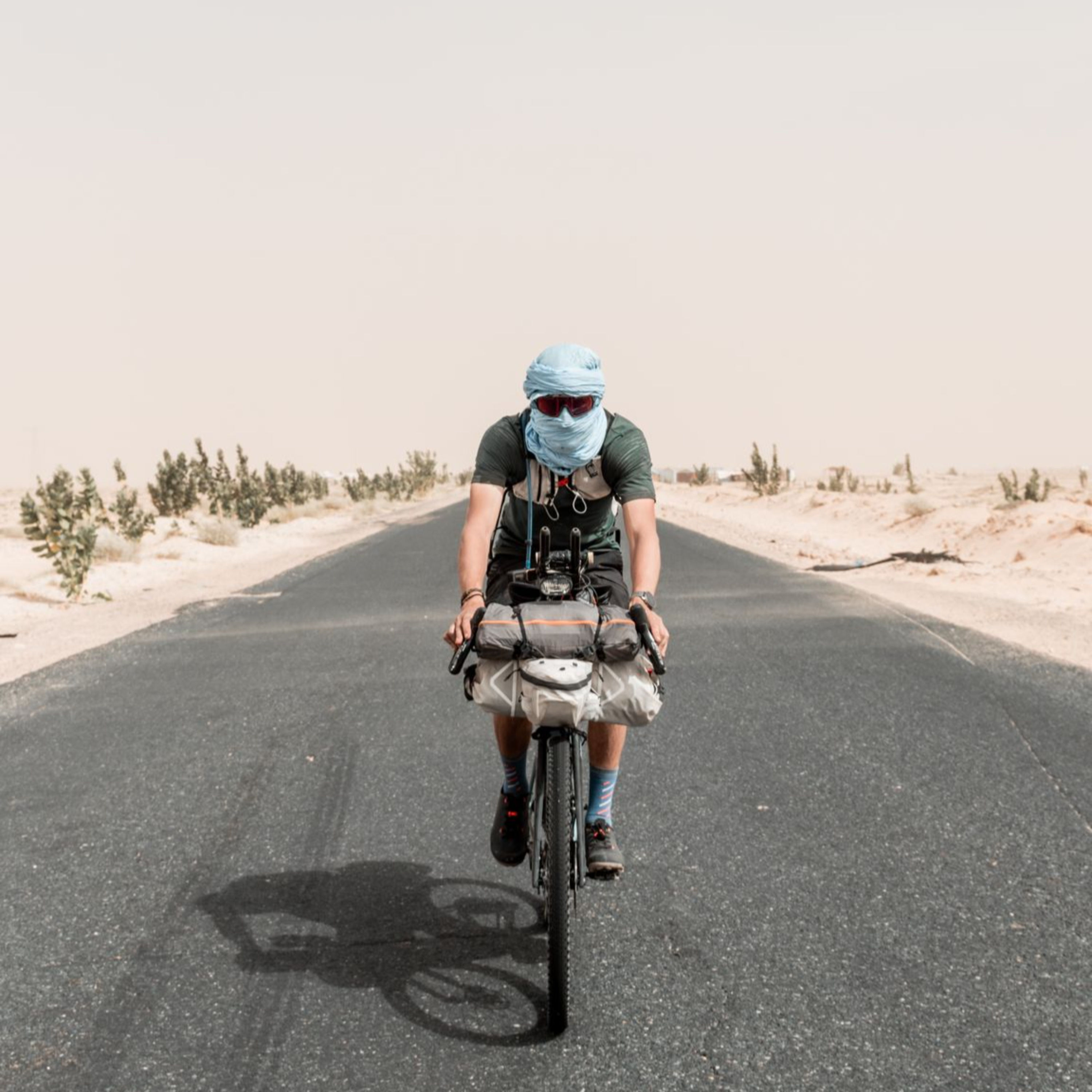 #25 Bikepacking in der Sahara: Durch die Wüste Afrikas feat. Bastian Brutzer