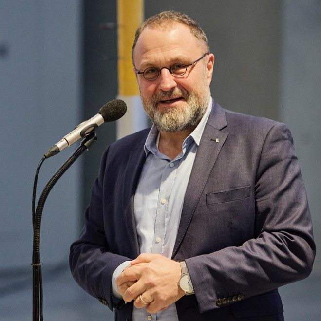 #283 Guido Schlimbach – 25 Jahre an der Kunst-Station St. Peter