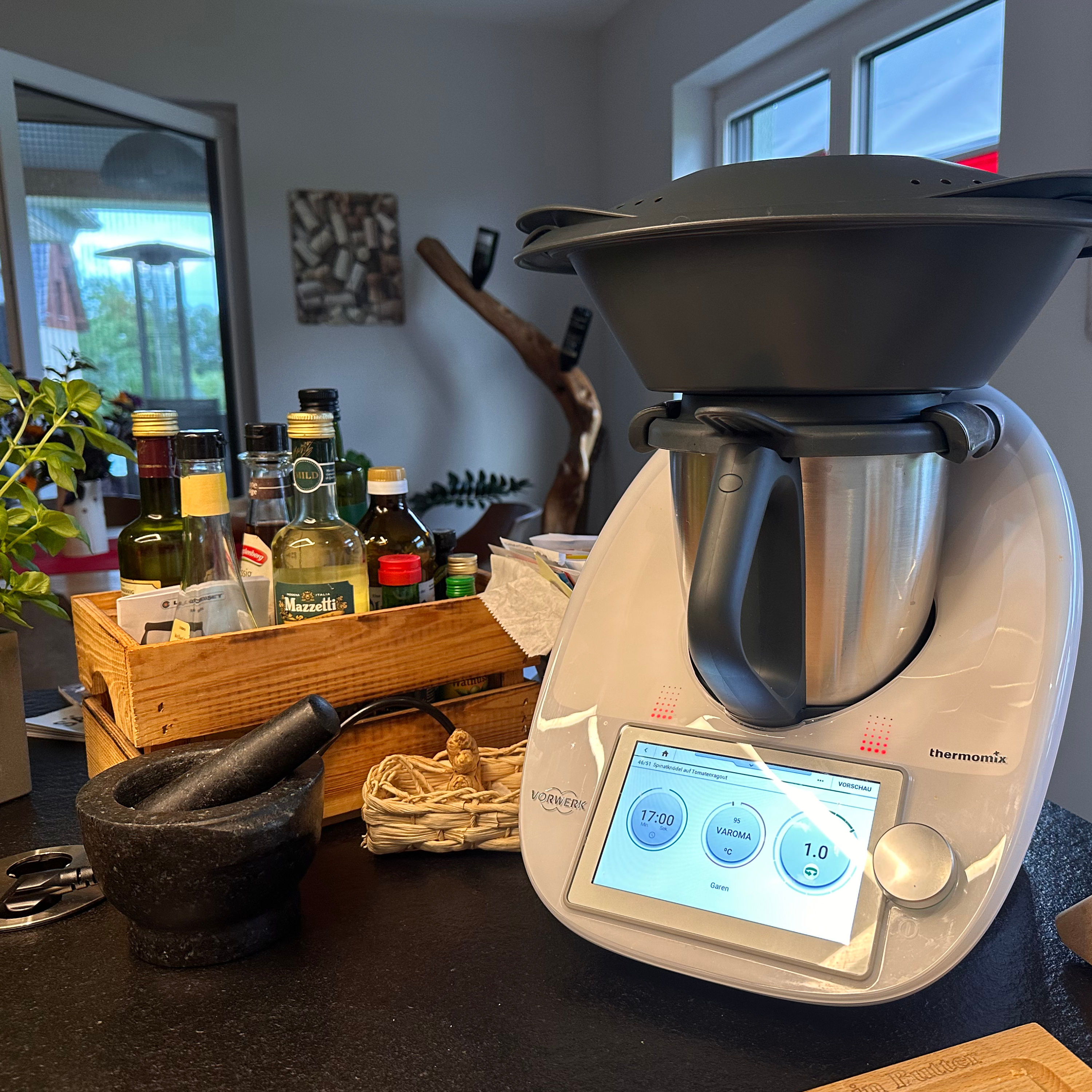 #32 • Spinatknödel auf einem Tomatenragout, eine Himbeer-Crunch-Creme zum Dessert und die Thermomix-Party