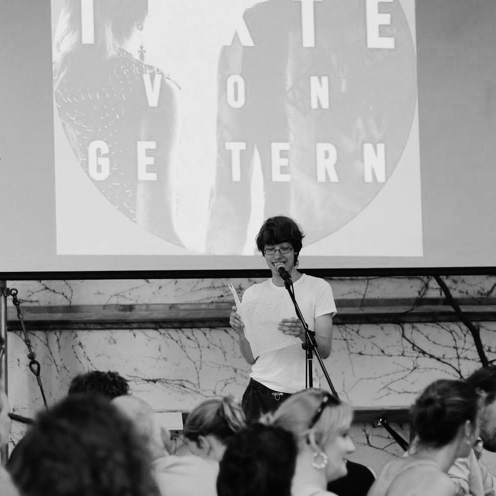 #33 "Alles ist scheiße und ich liebe Joscha."