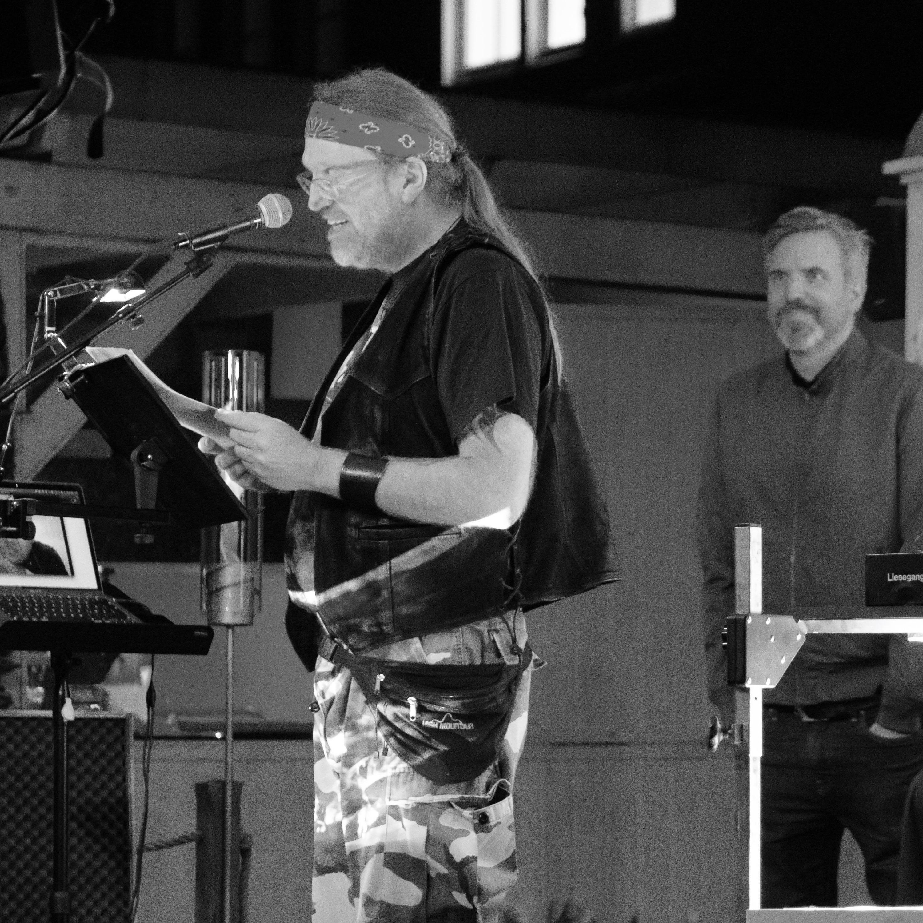 #53 „In Klammern: kotz, würg, schluck“