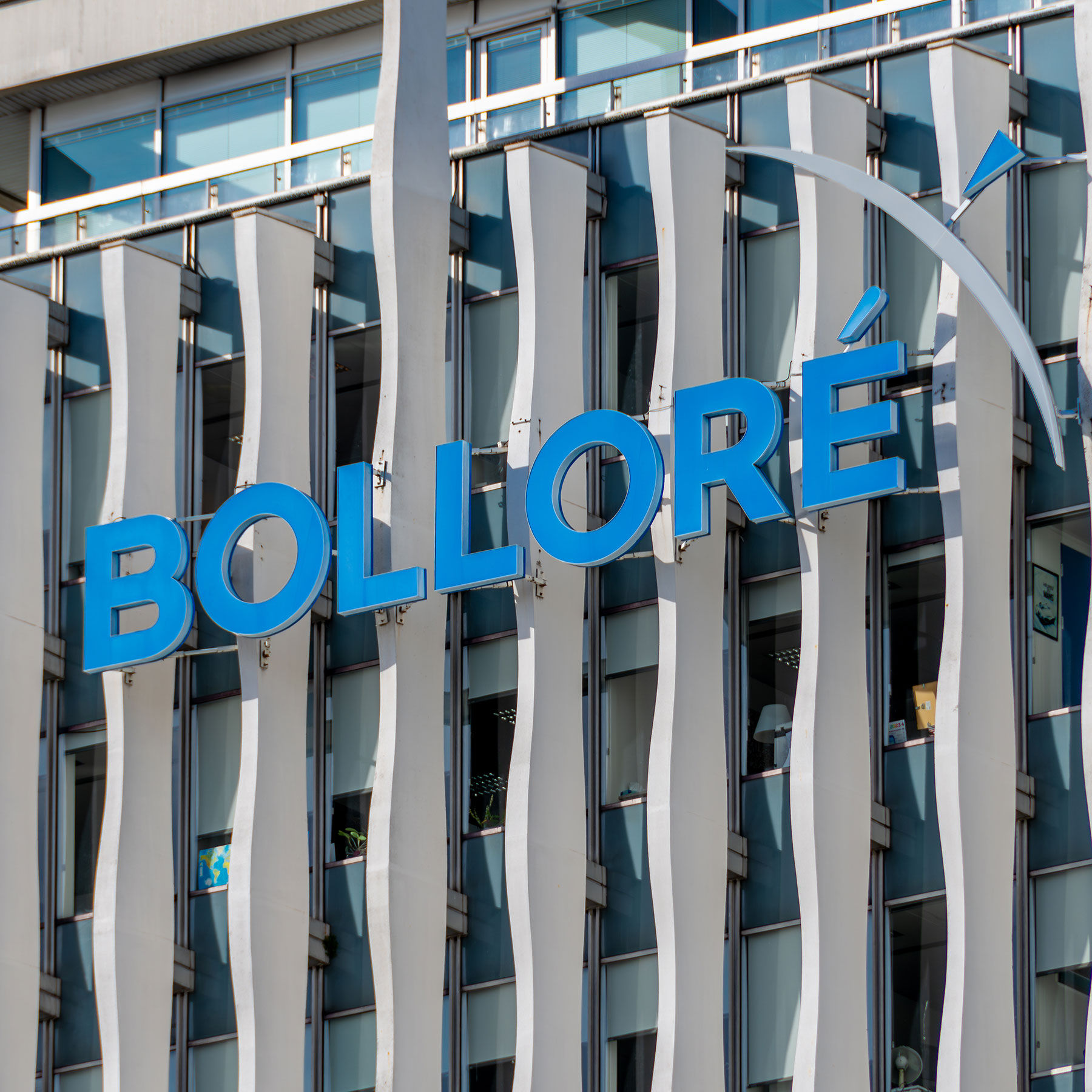 #93 - Medienmacht, Milliardäre, Meinungskampf: Frankreichs Kulturkrieg auf dem Bildschirm