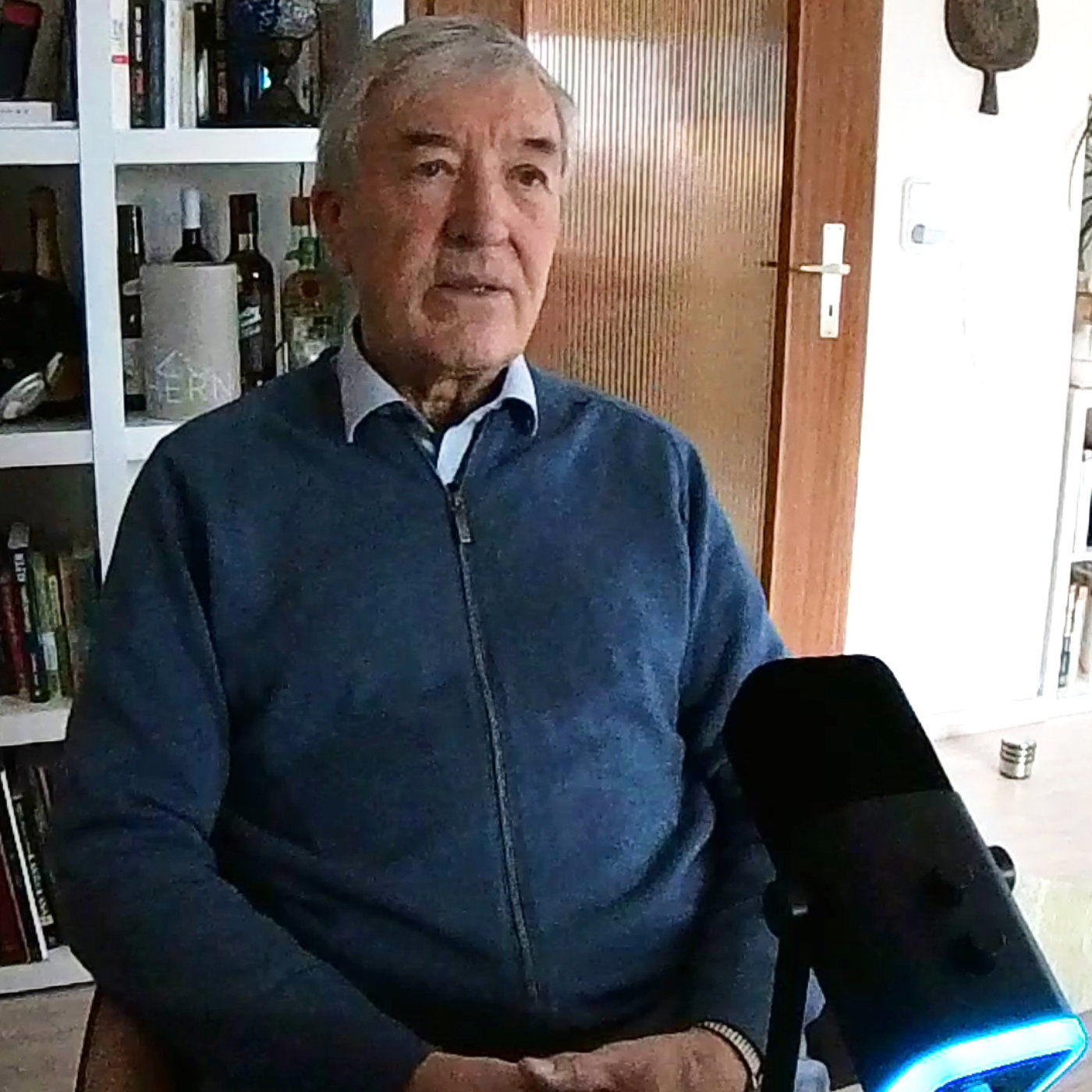 Adrian, wieso hat ein Oscar-Preisträger für Spezialeffekte um Fotos von deinem Vater gebeten? (Folge 5)