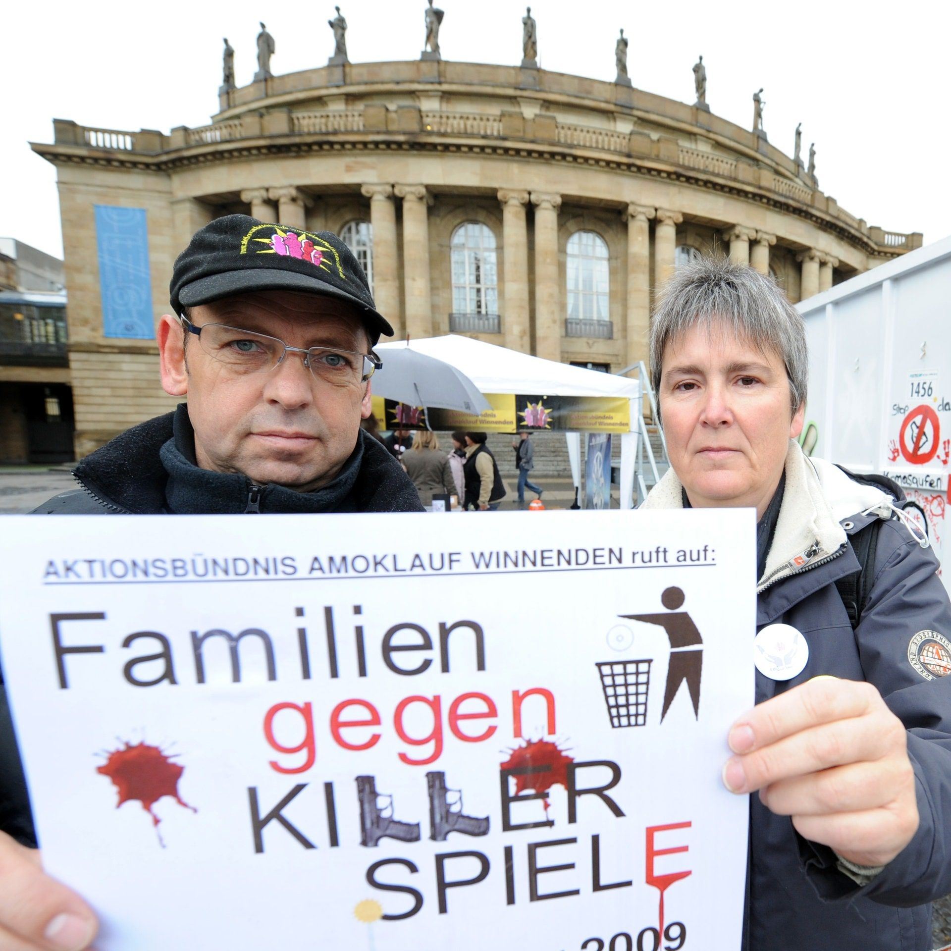 Aktionsbündnis "Amoklauf Winnenden" schreddert “Killerspiele”