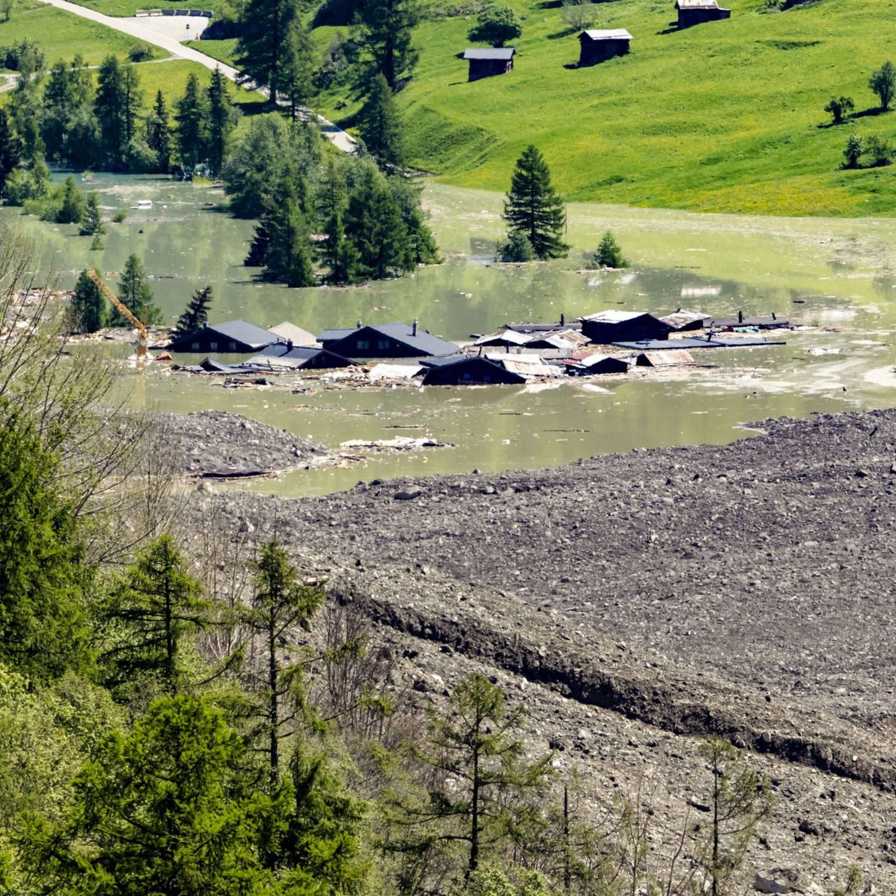 Alpenorte kämpfen mit Muren und Bergstürzen