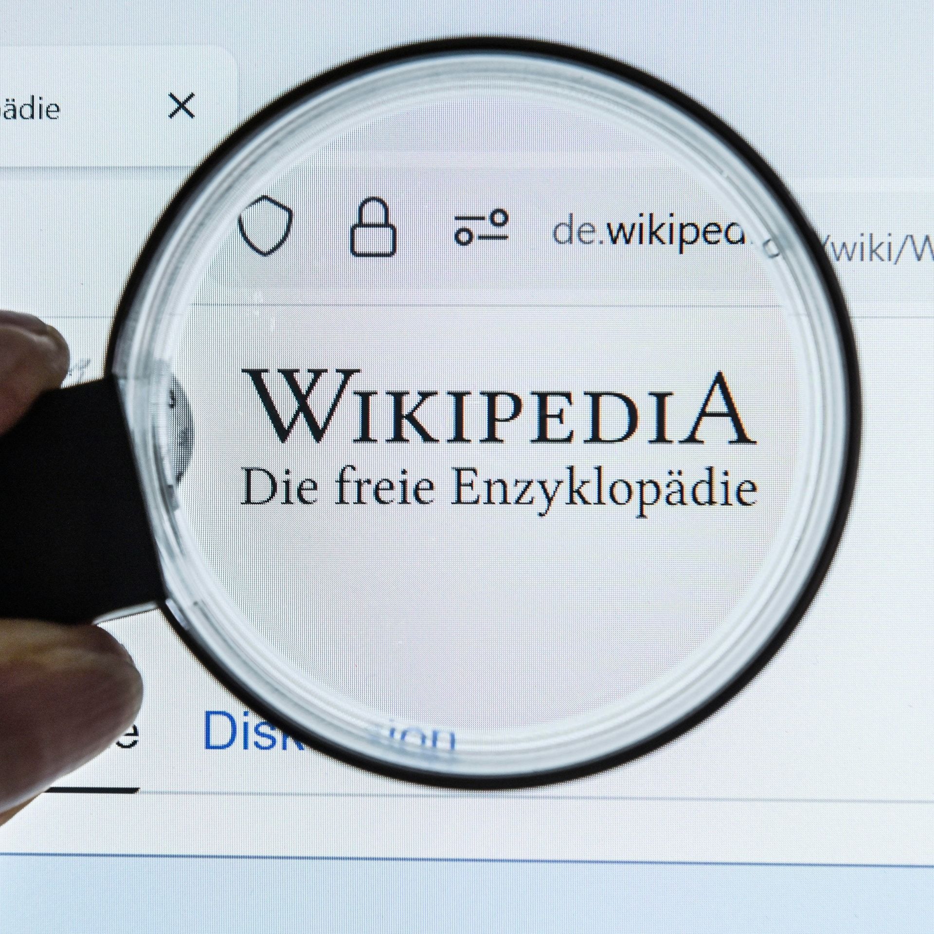 Angriff von Google und ChatGPT – Was wird aus der Wikipedia?
