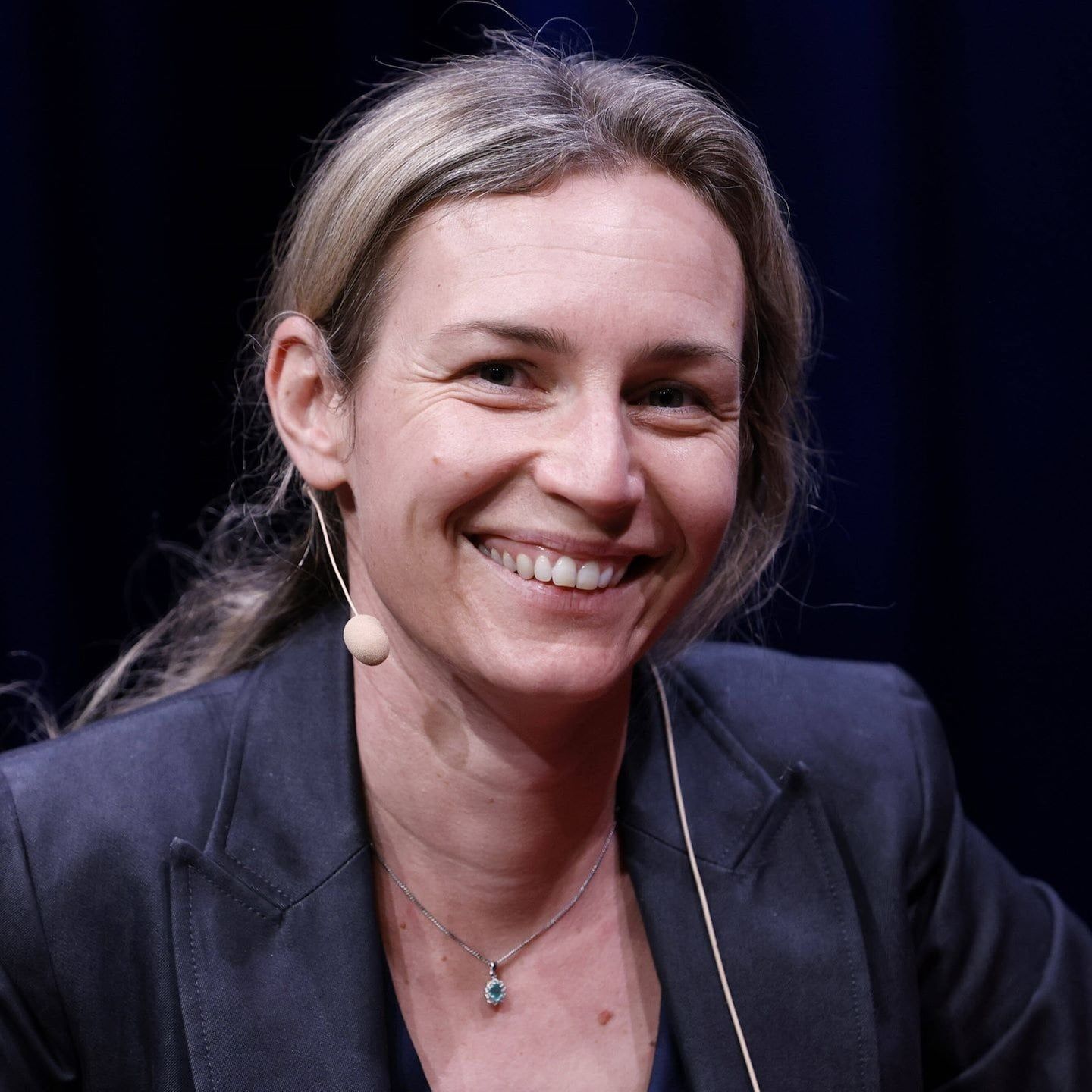 „Aufrecht“ von Lea Ypi: Eine Biografie so spannend wie ein Thriller