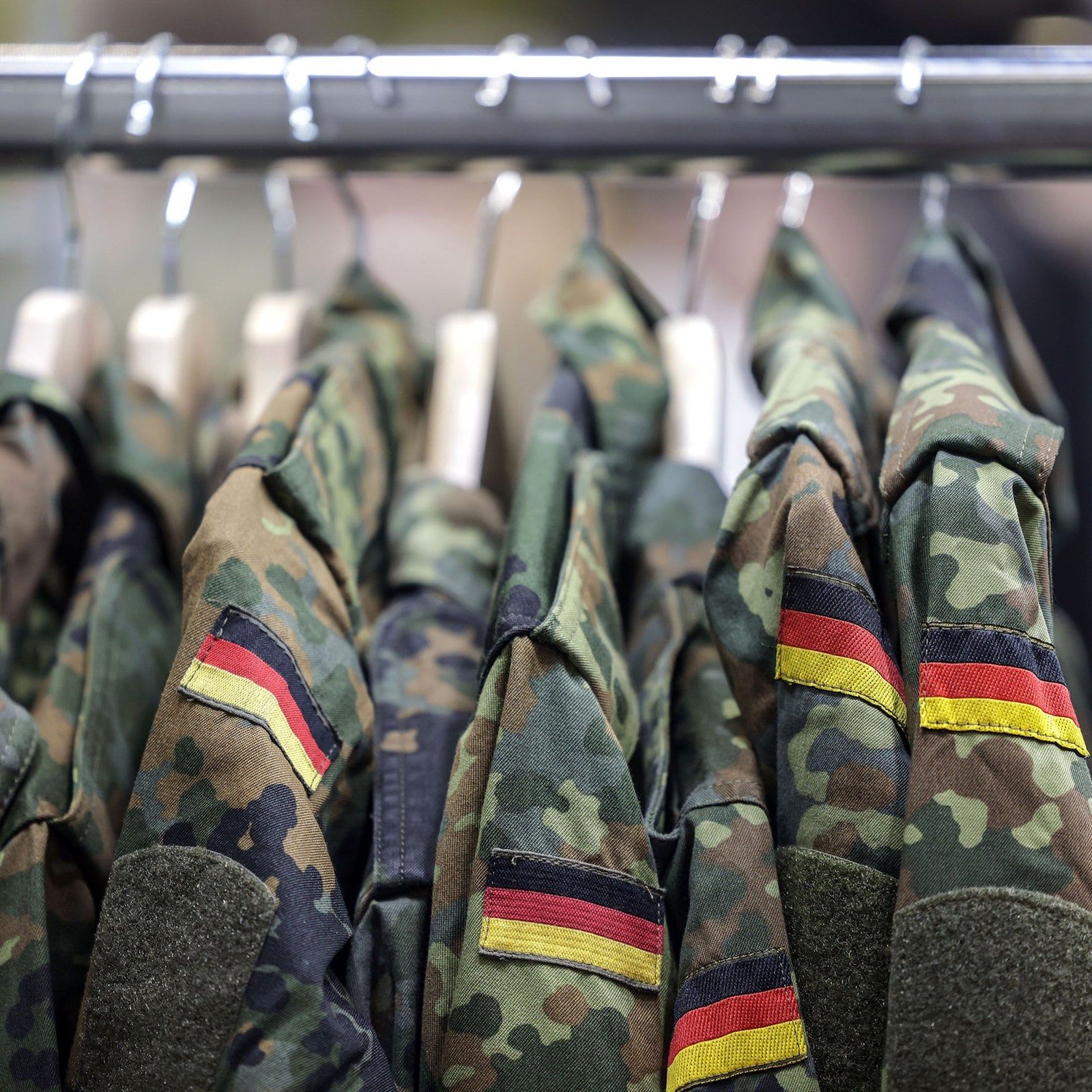 Bartels: Erst Freiwilligkeit, dann Wehrpflicht