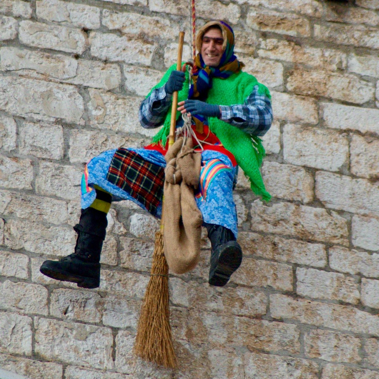 Befana: Wie Italiens beliebteste Hexe Weihnachten wegkehrt