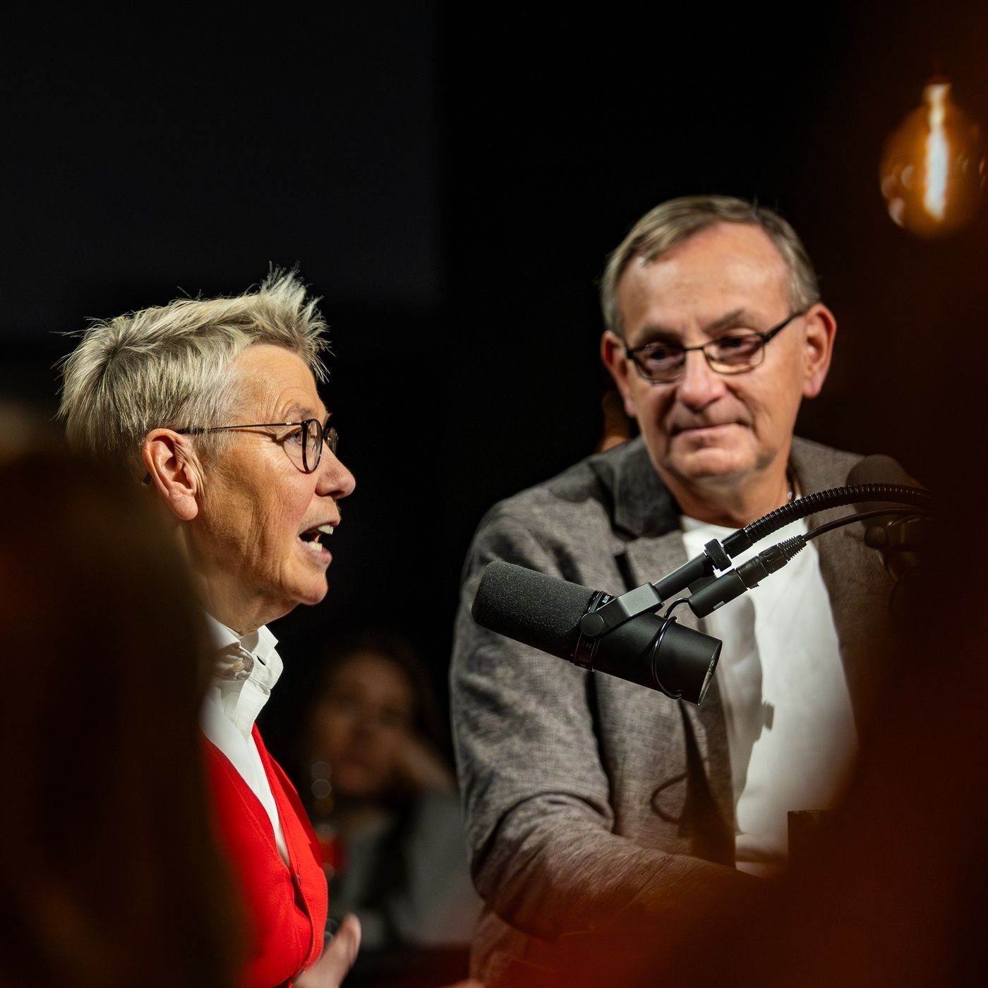 "Bei diesen zwei Hass-Sätzen der Politik könnte ich zuschlagen" - Sabine Werth (Tafel) und Bernd Siggelkow (Die Arche) im "ntv Salon"