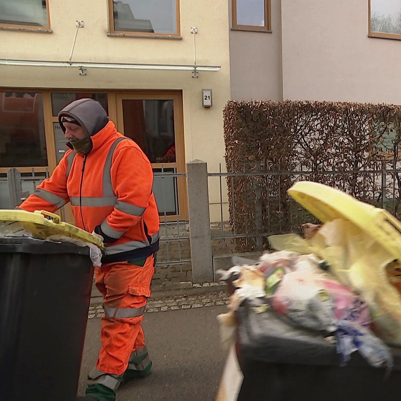 Bei entlegenen Wohngrundstücken auf dem Land wird oft der Müll nicht abgeholt