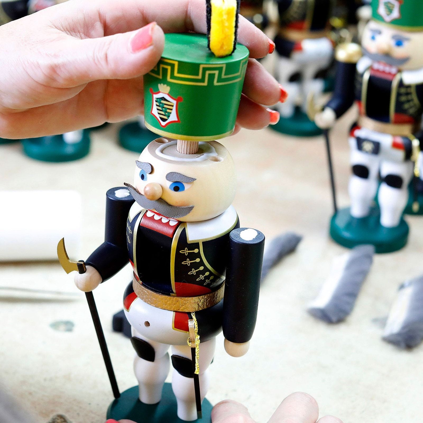 Bezeichnung "im Erzgebirge-Stil" für Billig-Nussknacker nicht zulässig