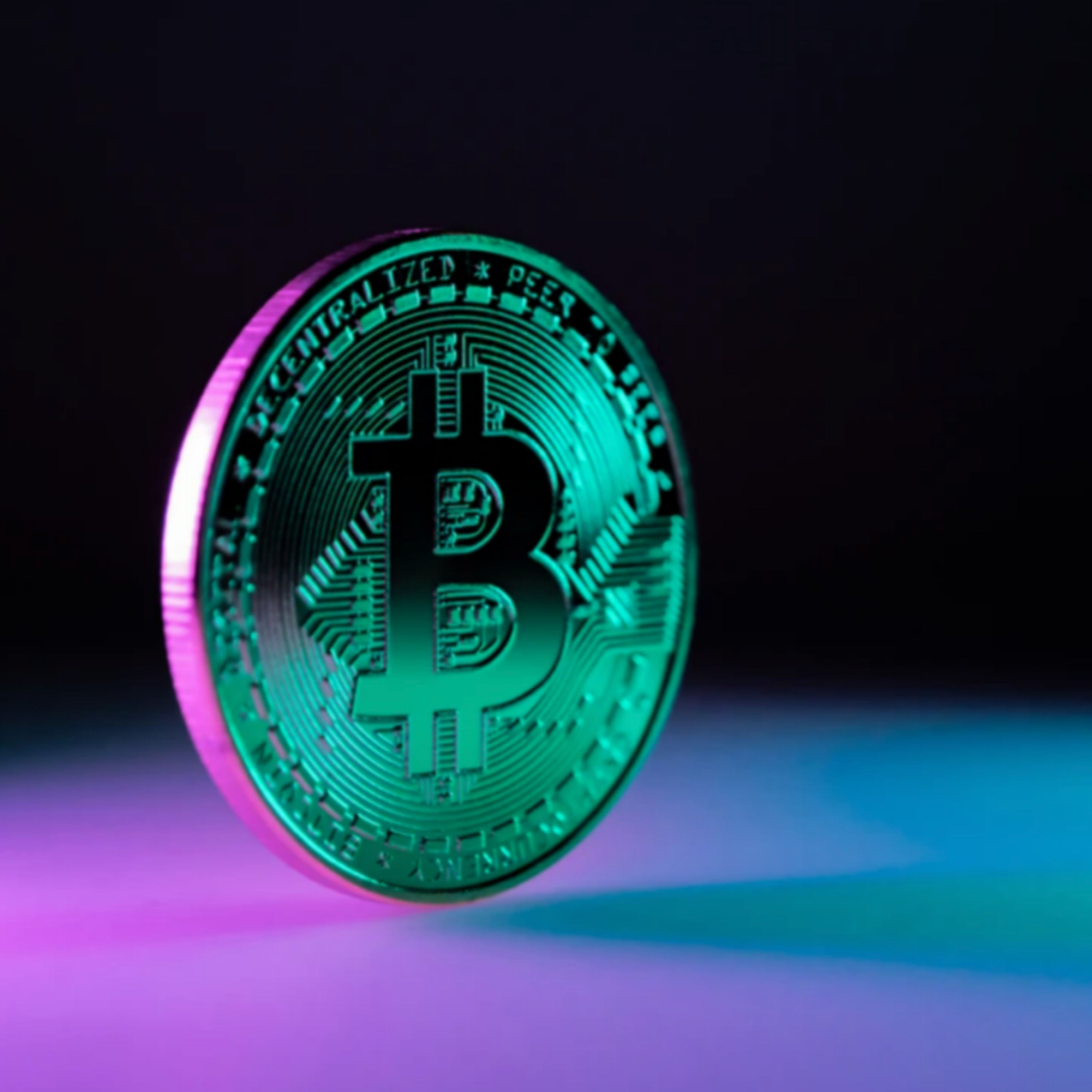 Bitcoin erreicht „Tripel-Kollisionszone“ – Makro- und On-Chain-Indikatoren senden gleichzeitig Warnsignale