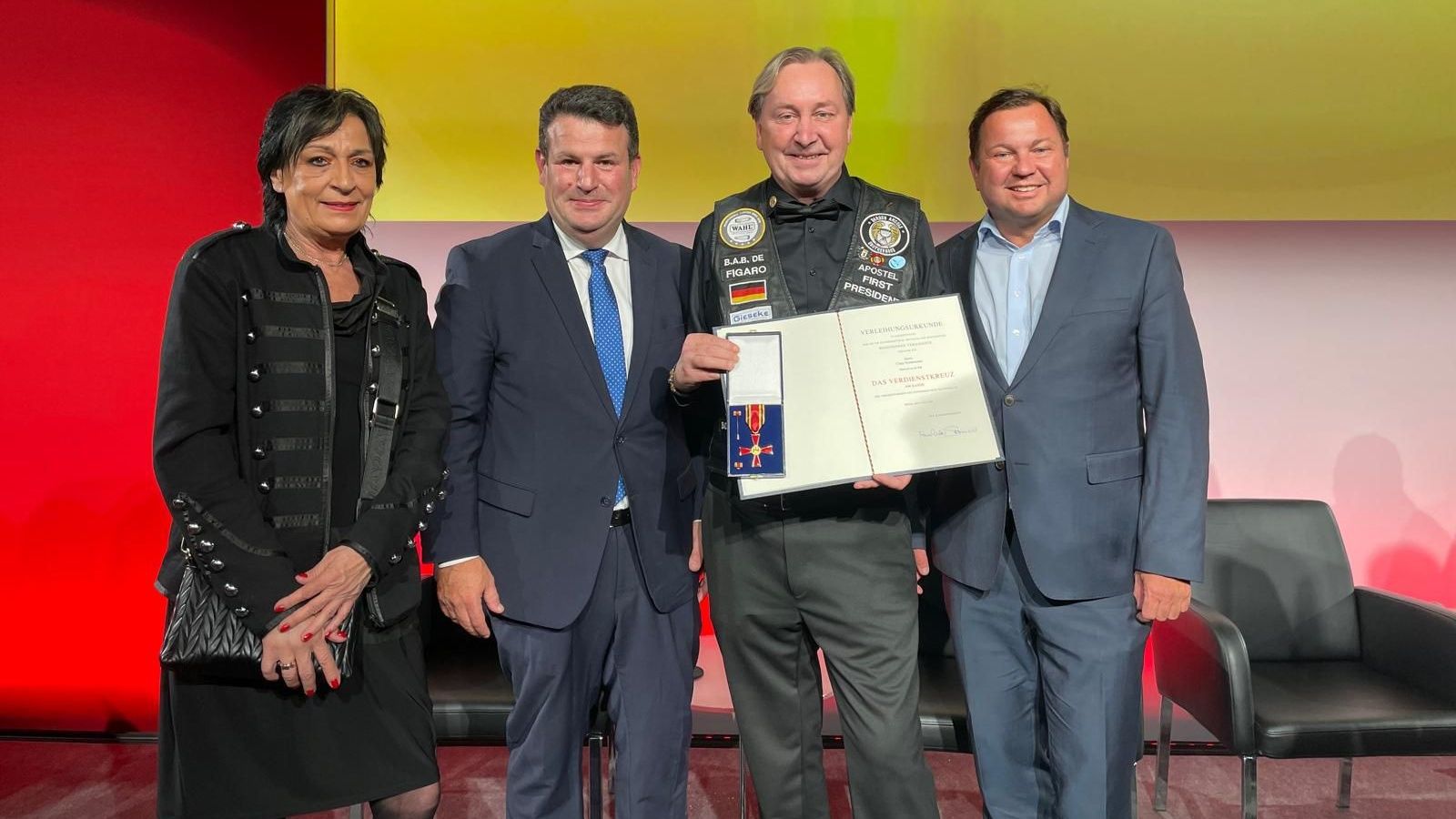 Bundesverdienstkreuz für Biberacher "Figaro" Claus Niedermaier