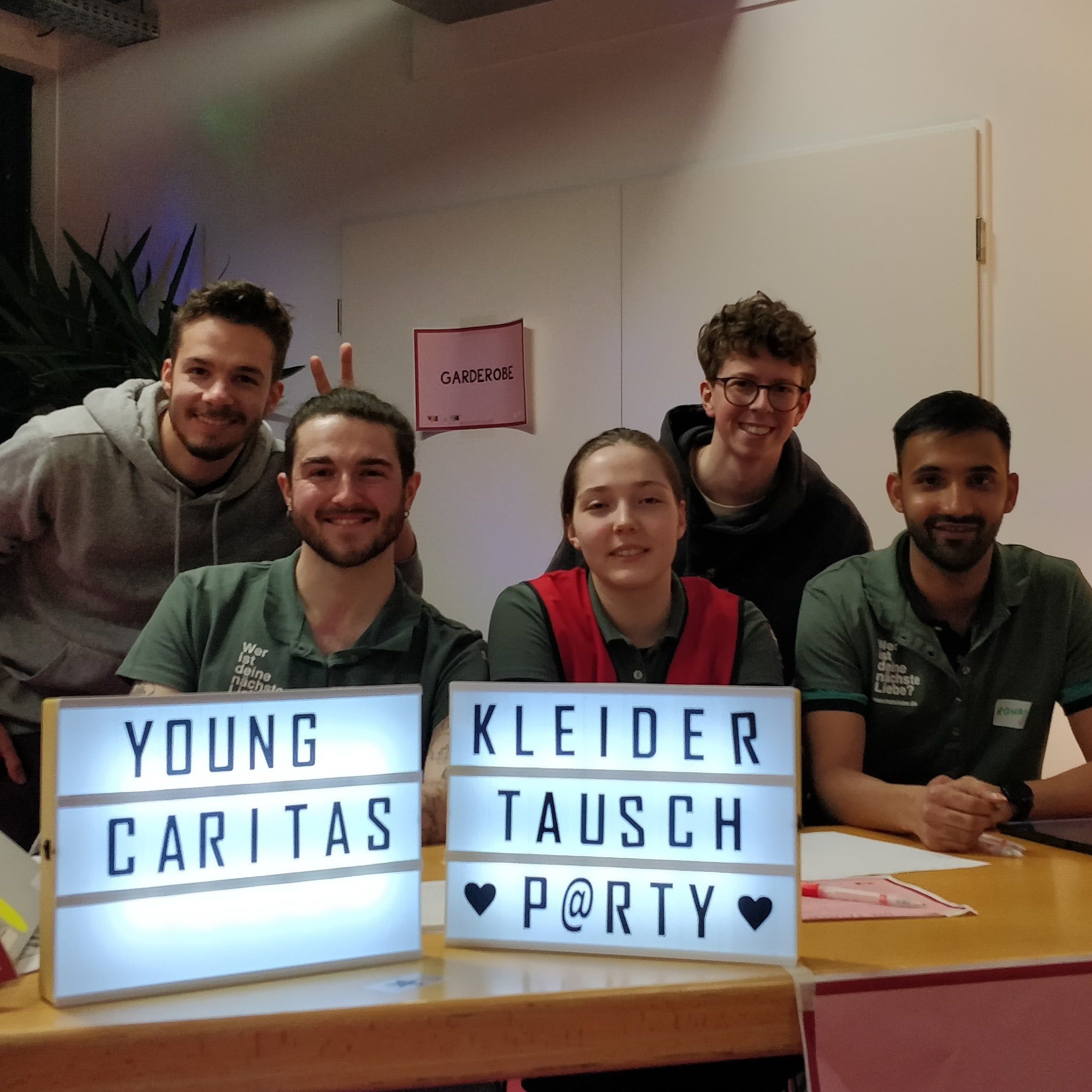 Caritas für junge Leute: youngcaritas organisiert Kleidertausch