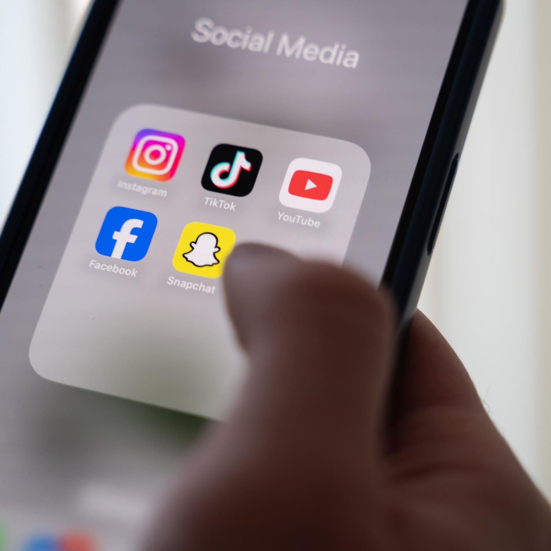 CSU zum geforderten Mindestalter bei Social Media