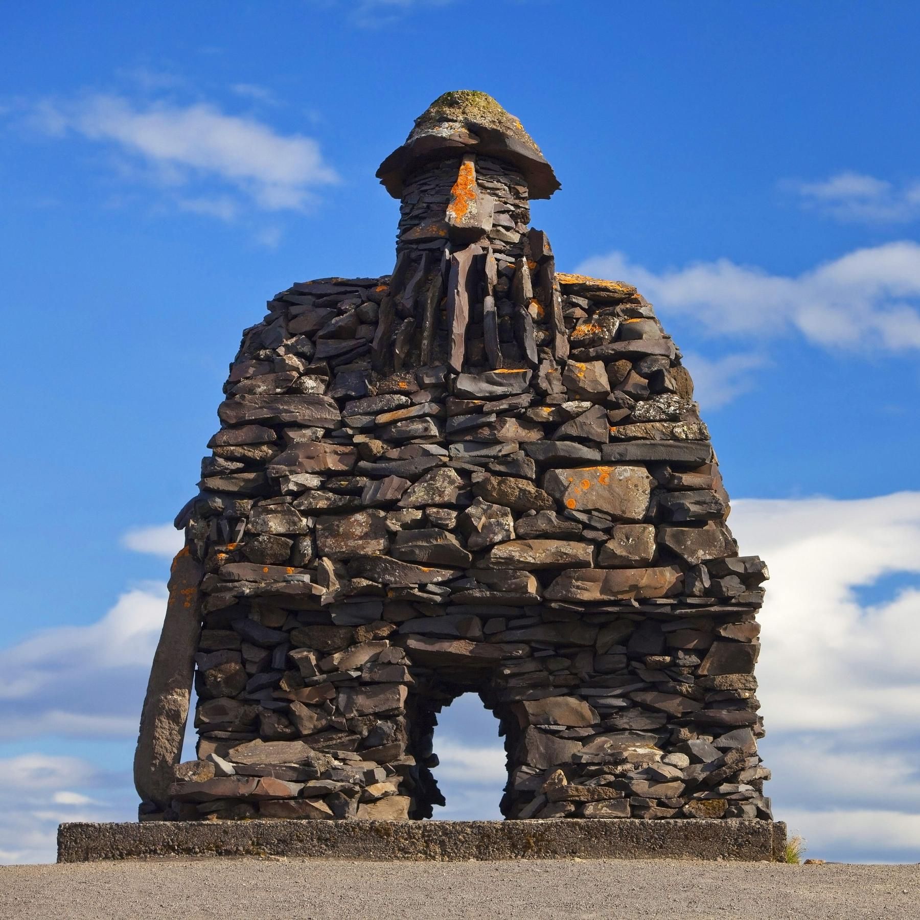"Das Echo ist der Zwerge Sprache. Geisterbahnfahrt durch Island" (1+2/4) Von Wofgang Müller