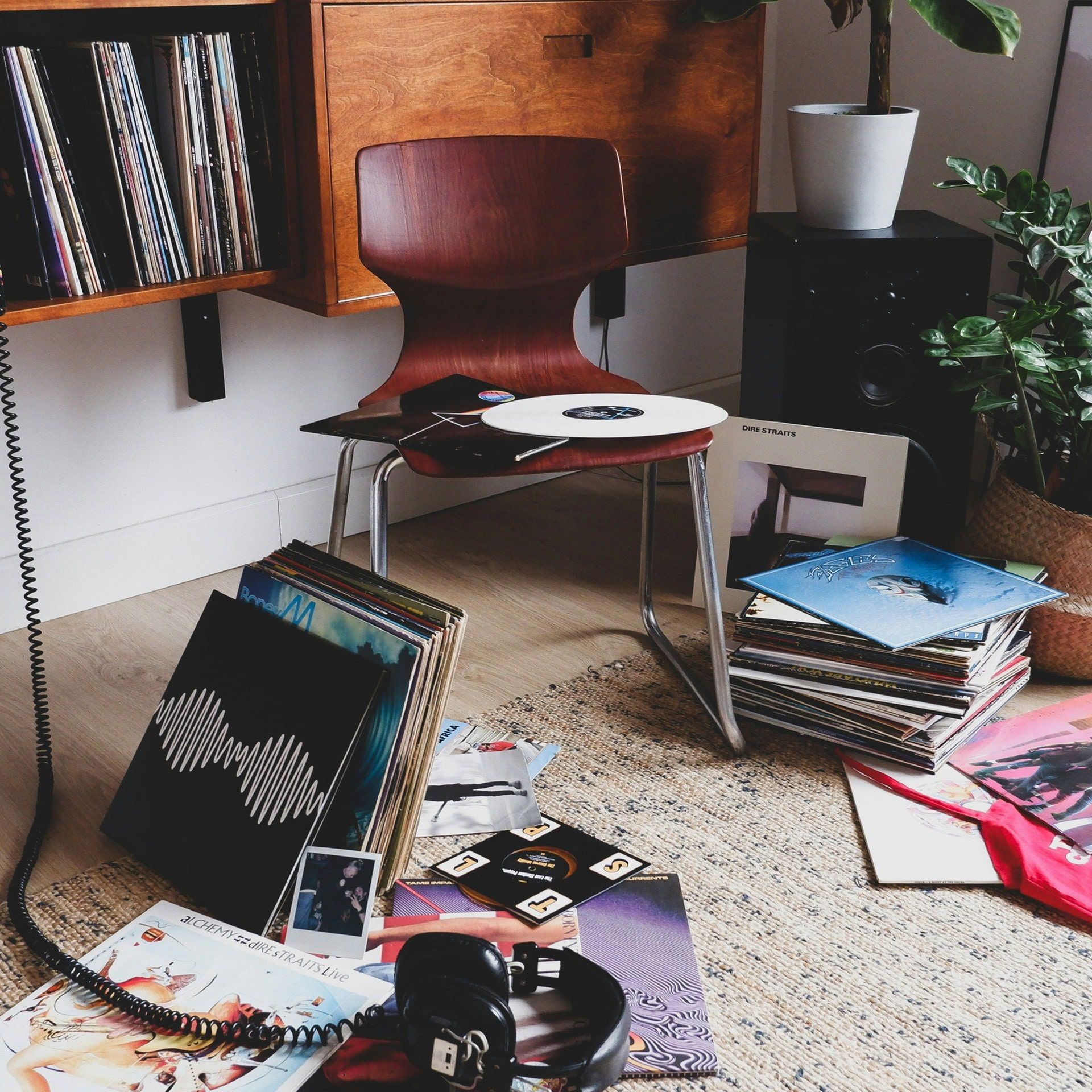 Das ist Raumklang! – Musikhören zuhause zwischen Schellack und Streaming