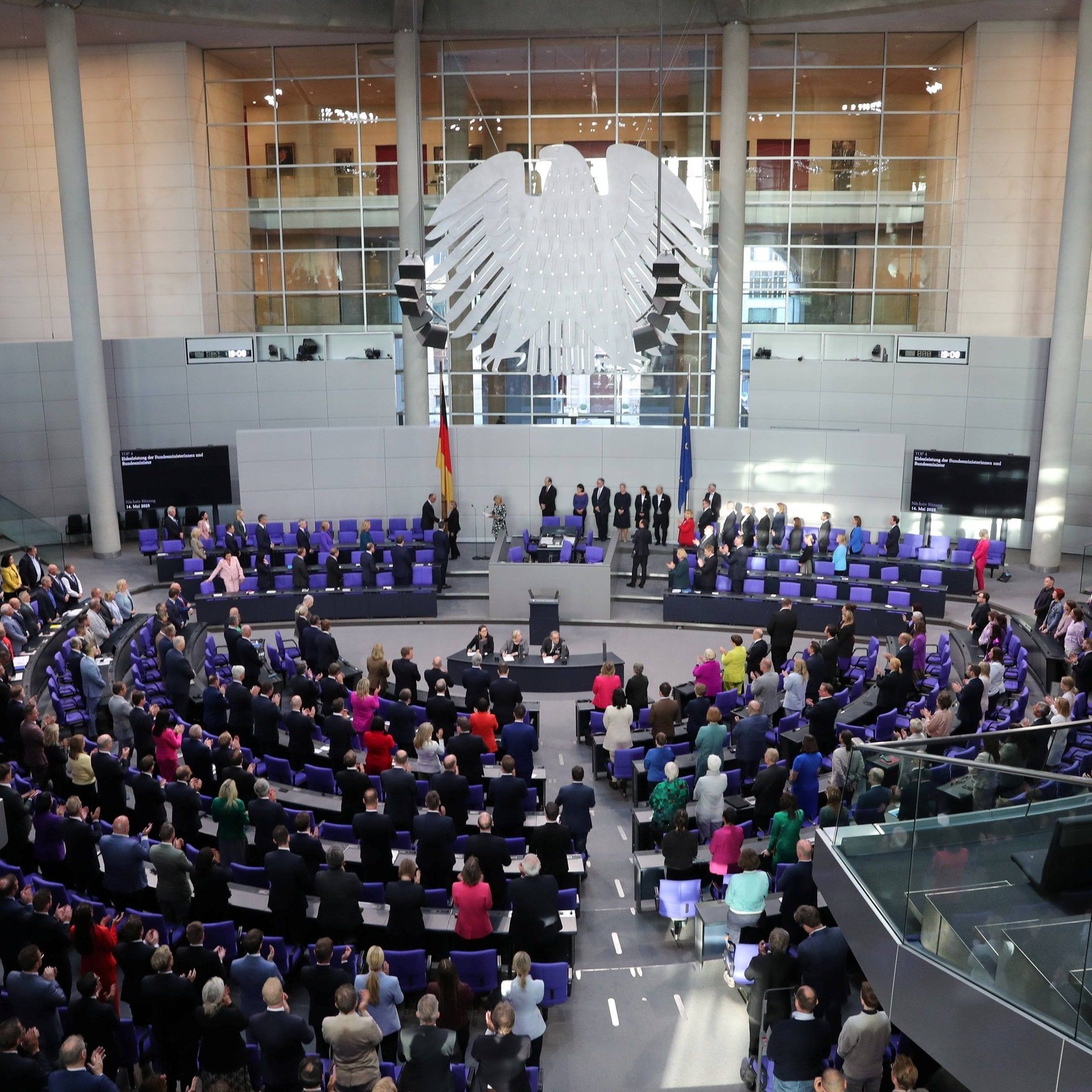 Der Bundestag nimmt seine Arbeit auf – Wem dient das Parlament?