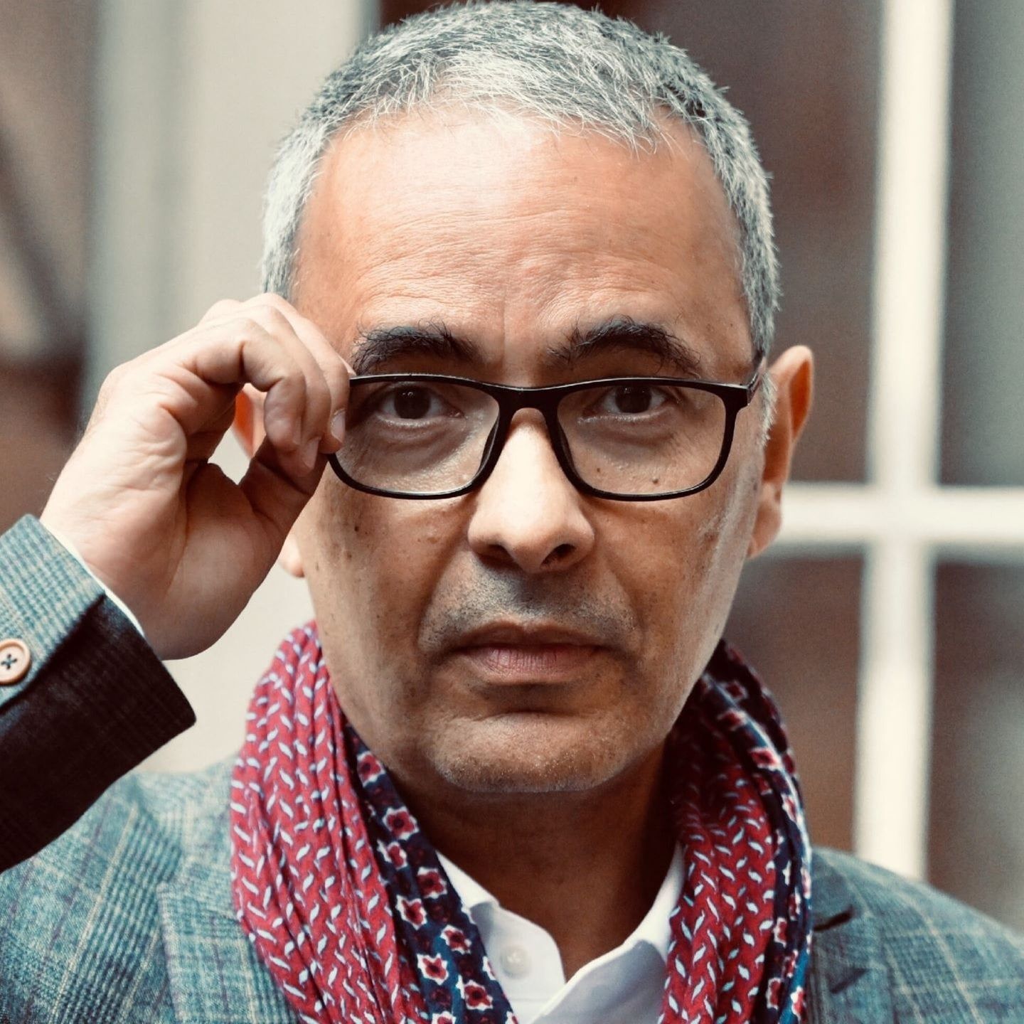 Der unsagbare Krieg: Kamel Daouds neuer Roman „Huris“ | Buchkritik