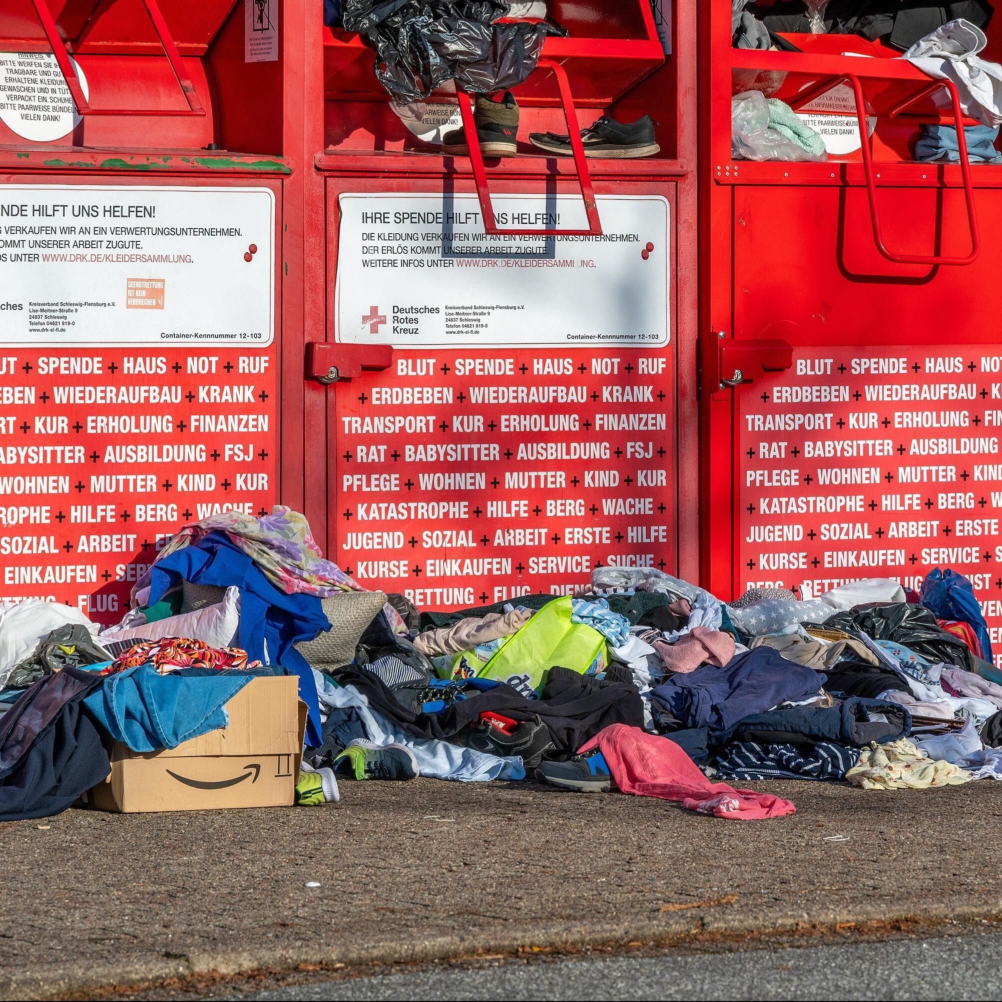 "Die Altkleidercontainer sind voll mit diesem Schrott" | Carsten Schneider (Bundesumweltminister)