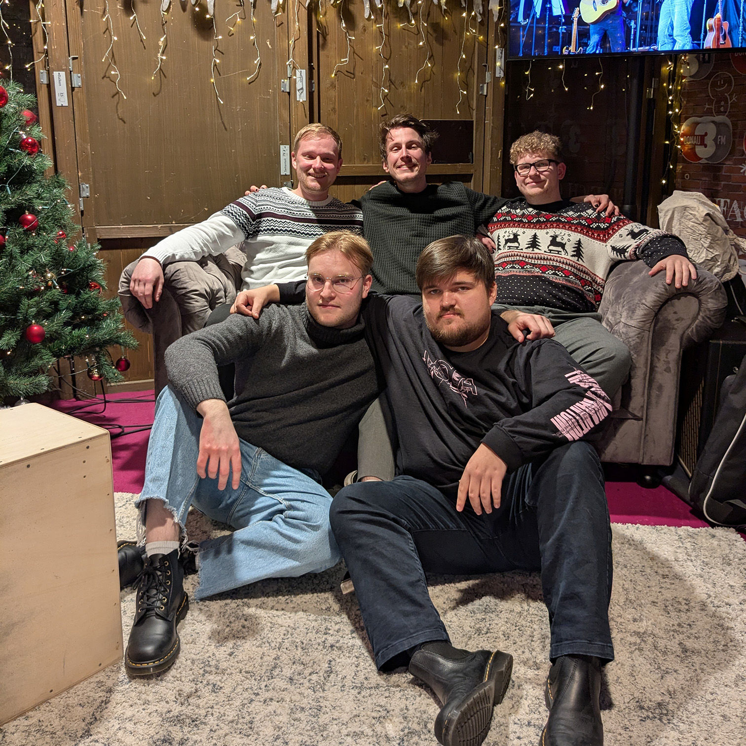 Die Metal-Band Cosmic Drive performt "Erase You" live im Weihnachtsmarktradio