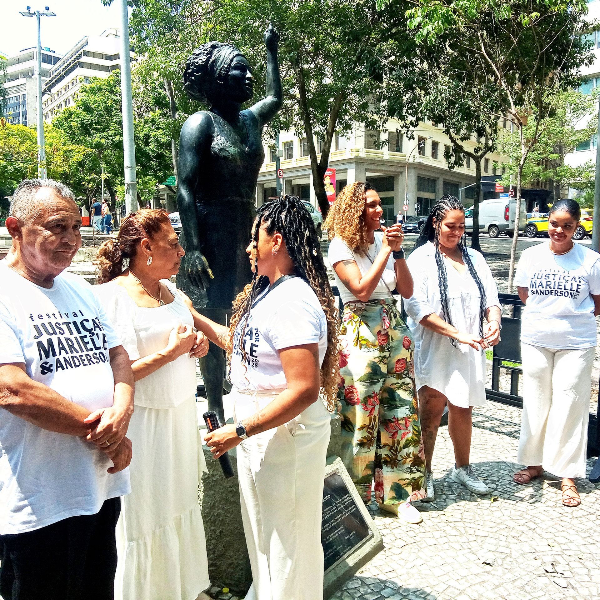 Dreizehn Kugeln – Gewalt und Korruption in Rio de Janeiro
