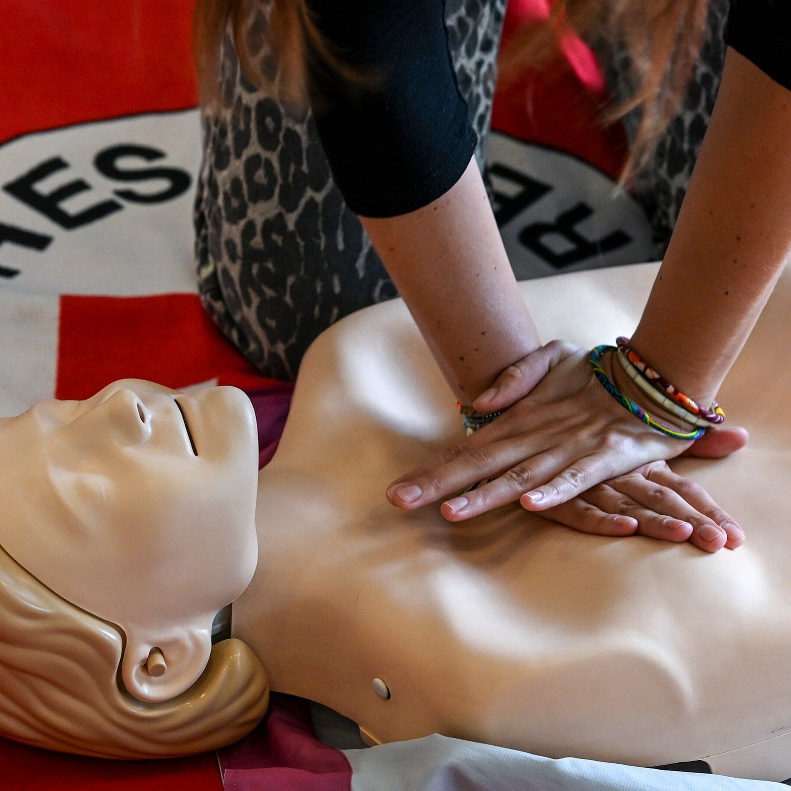 DRK: Wiederbelebung sollte Pflichtfach in Schule sein