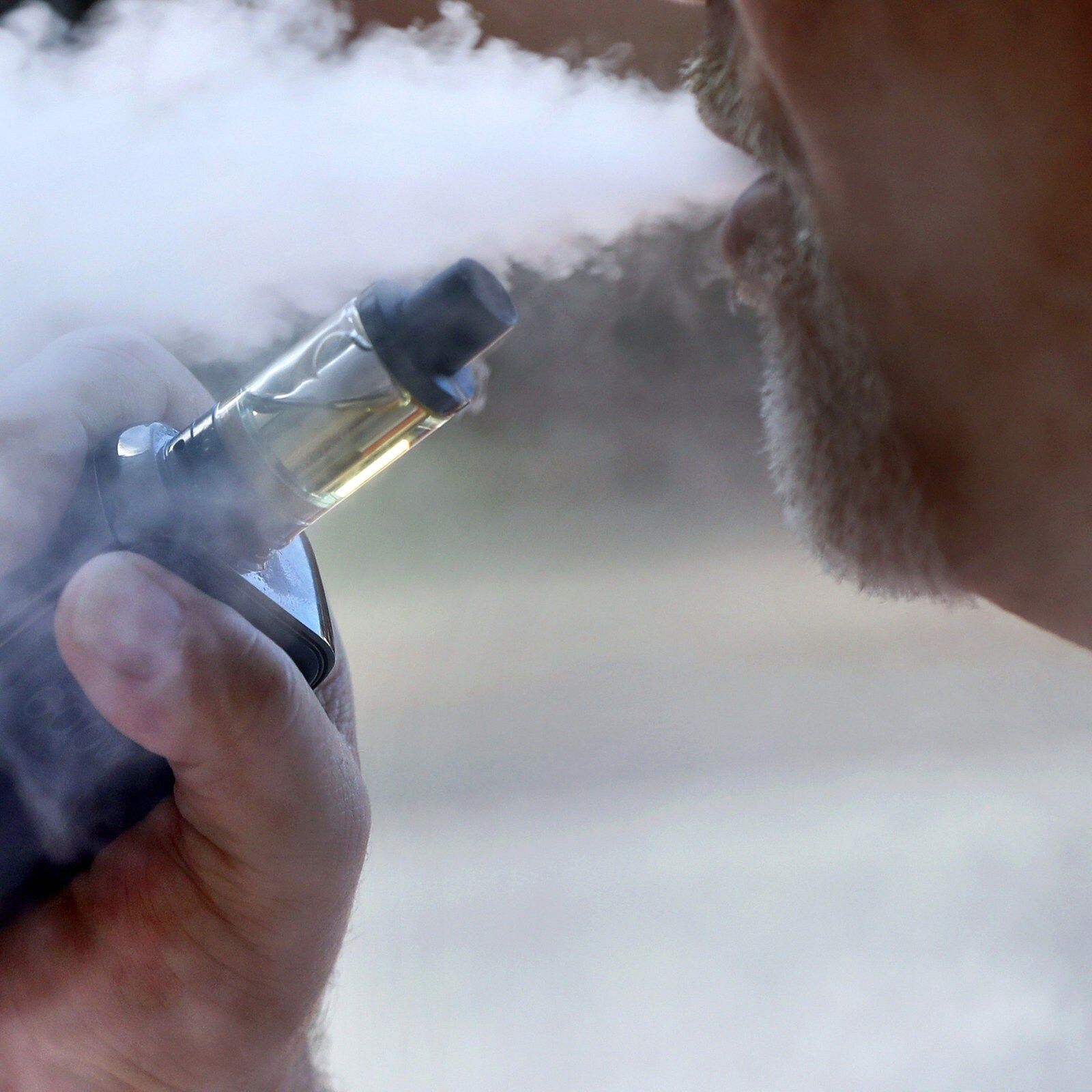 E-Zigarette am Steuer kann teuer werden