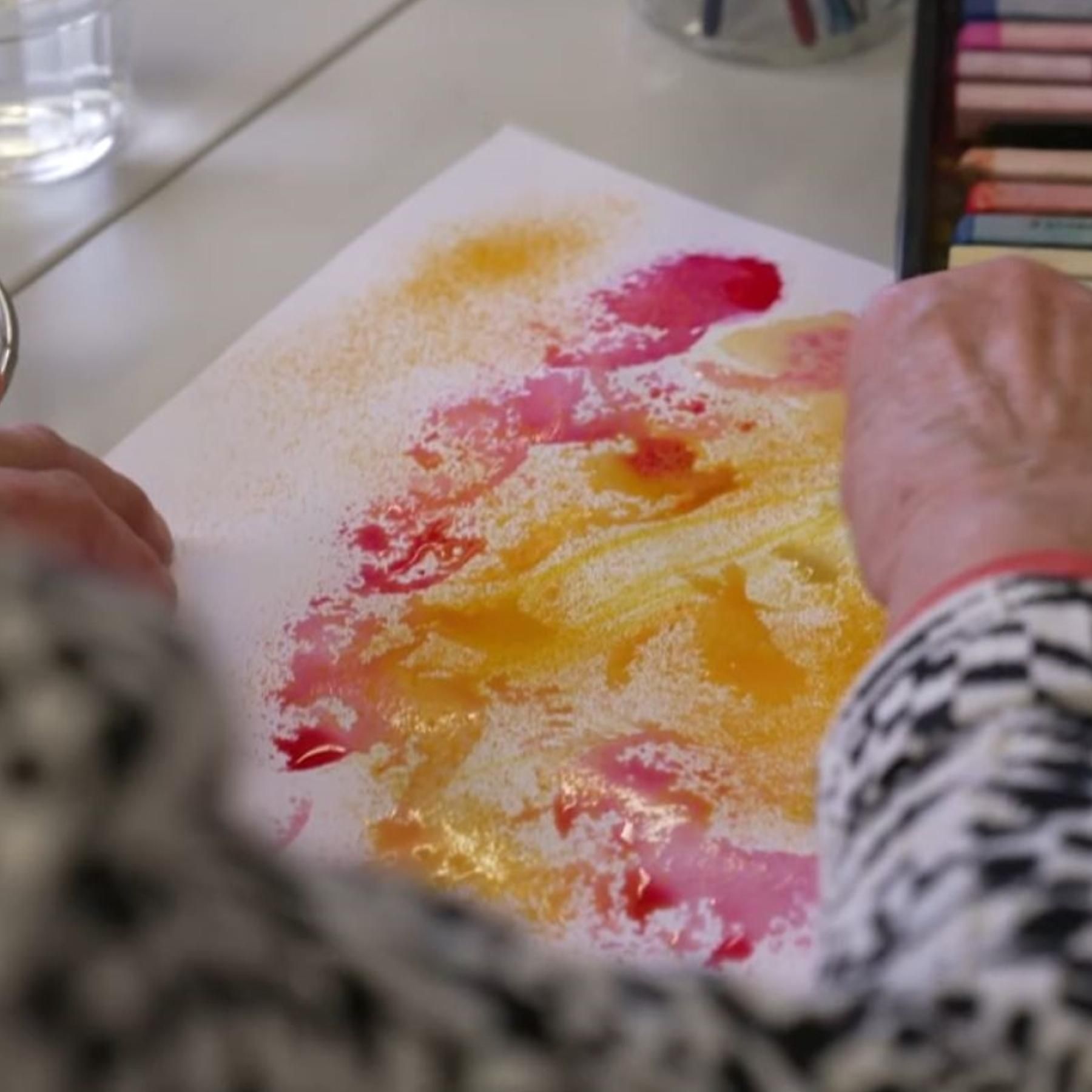 Entlastung für pflegende Angehörige: Wie effektiv ist Kunsttherapie?