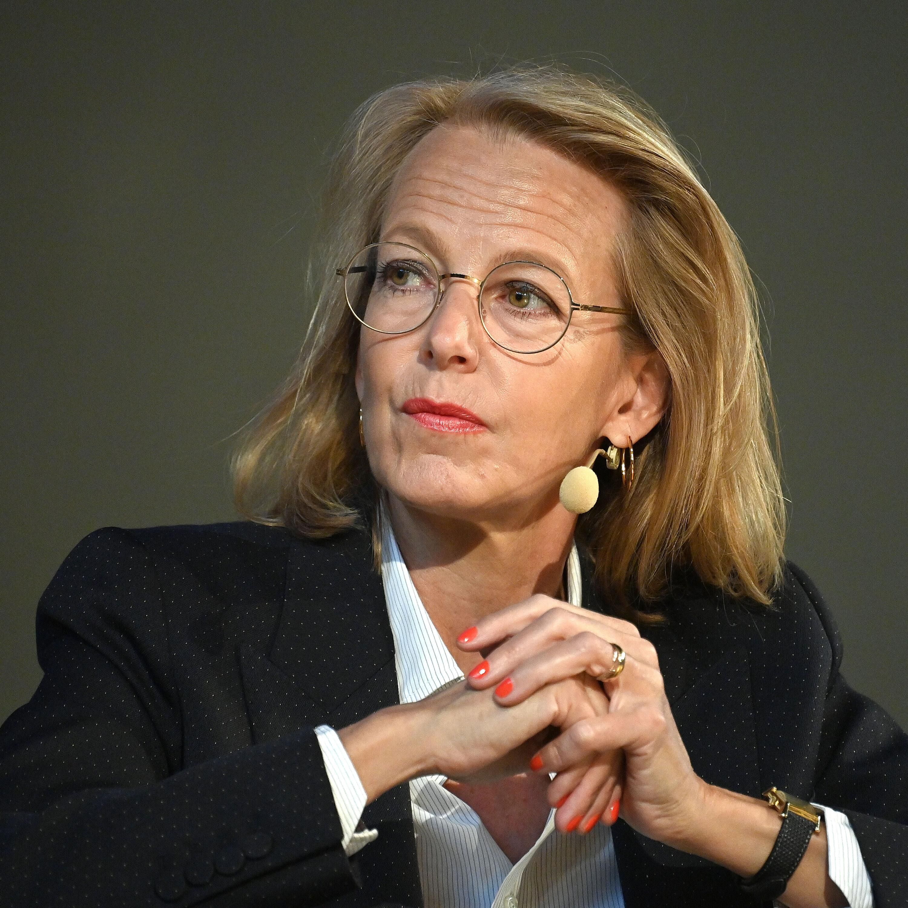 Exklusiv: Top-Managerin Julia Jäkel gewährt spannende Einblicke in das Schaltzentrum der Macht!