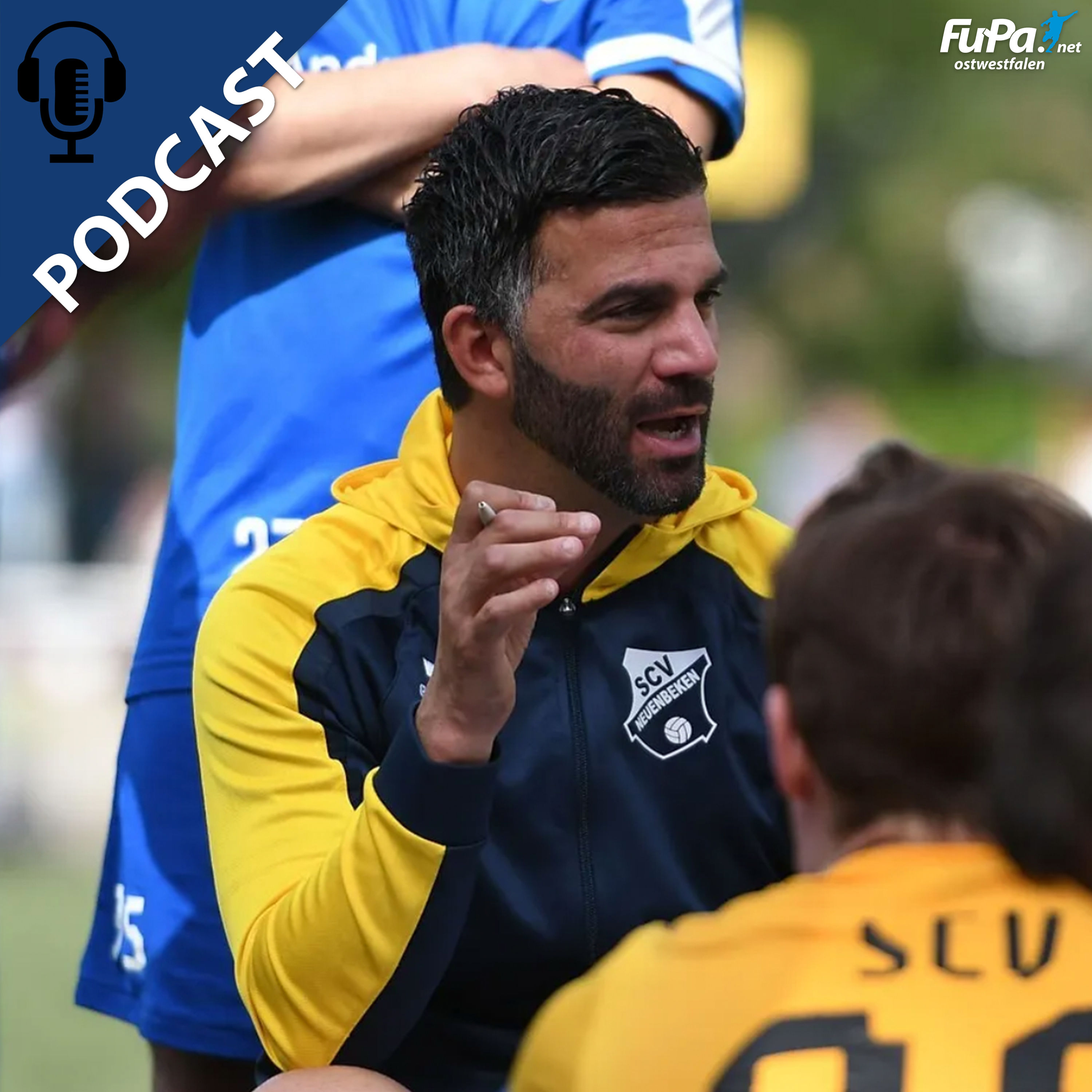 Flügelzange OWL: »Amore, Marco Cirrincione!« Manuel geht beim Trainer des SCV Neuenbeken auf Kuschelkurs.