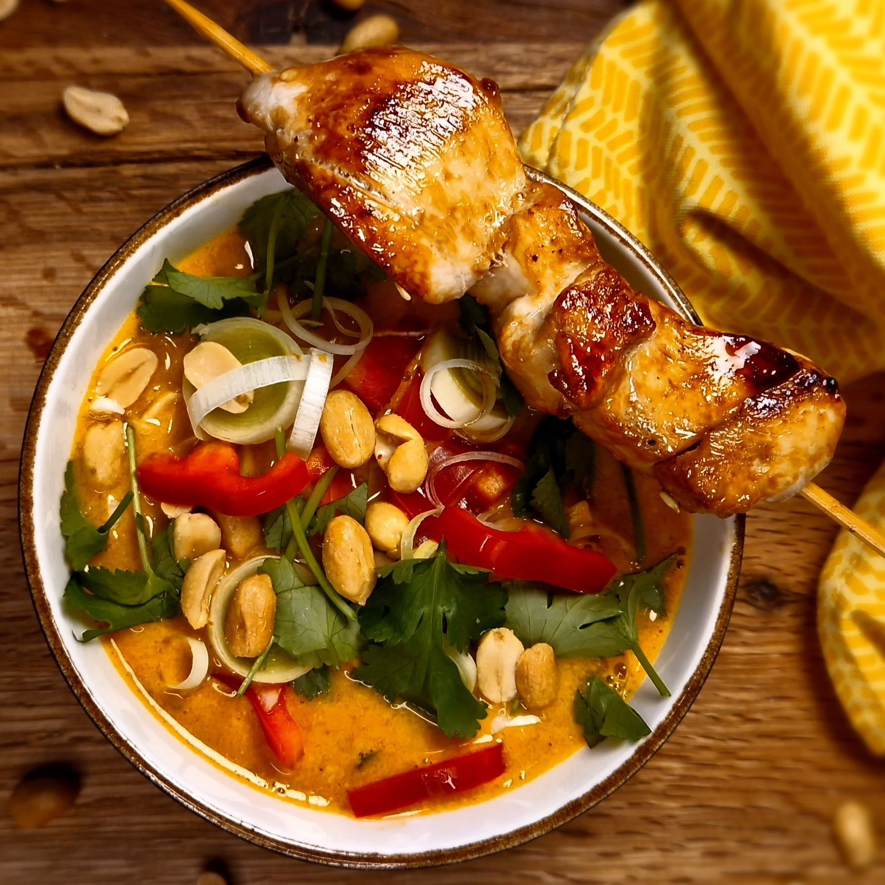 Folge 122 - Low Carb: Rote Lauch-Currysuppe mit Erdnusskick