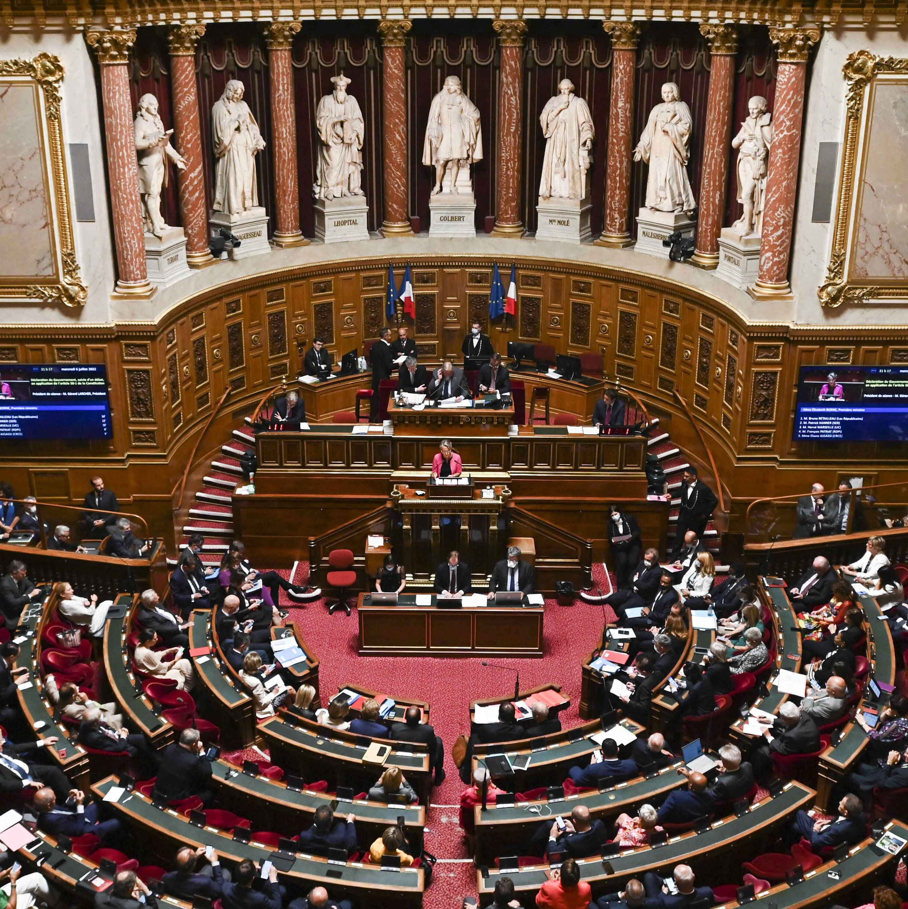 Folge 16 - Macrons Minderheitsregierung stolpert in die Legislatur