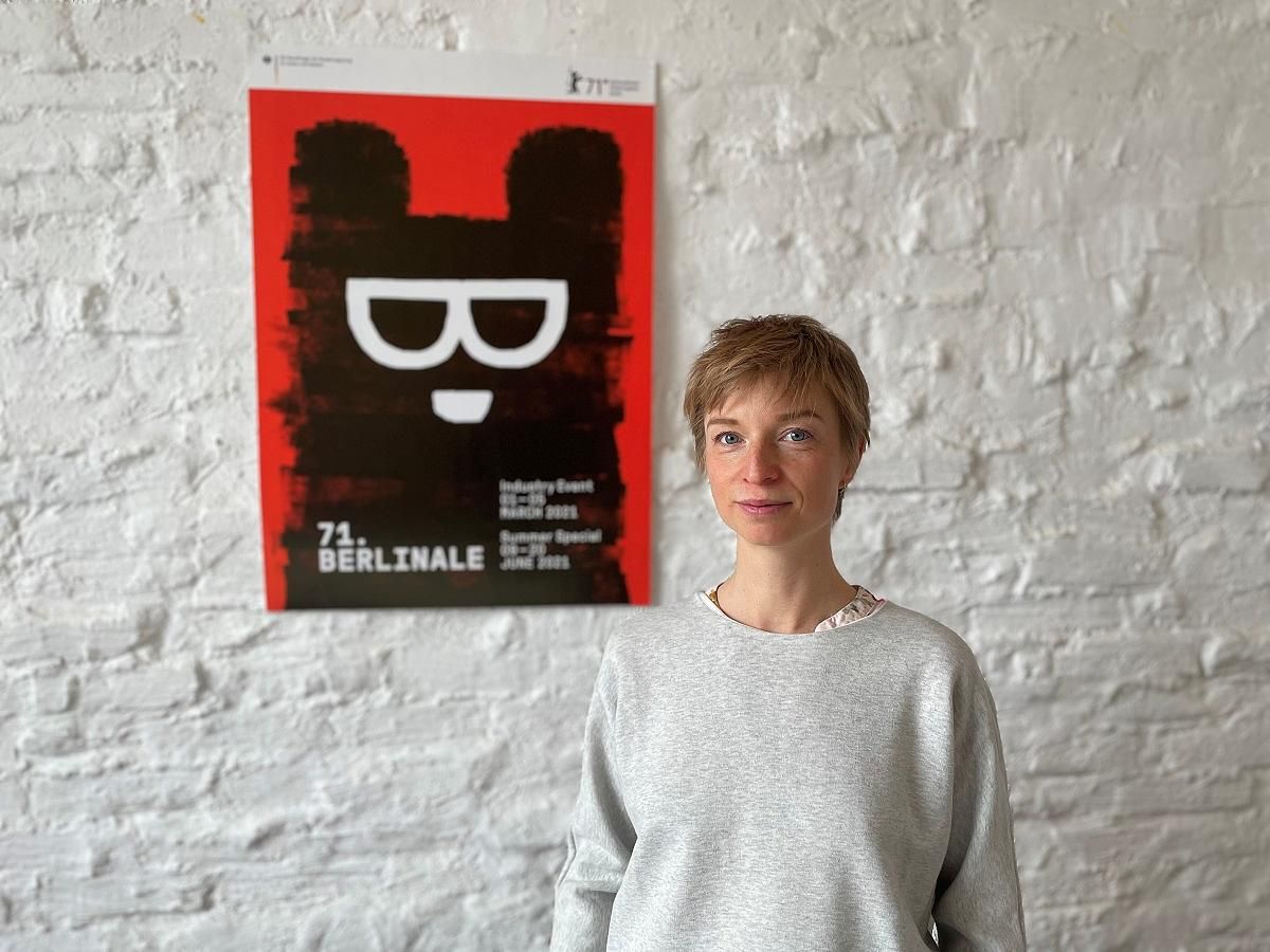 Folge 6: Absolventin Claudia Schramke gestaltet Berlinale Keyvisual 2021