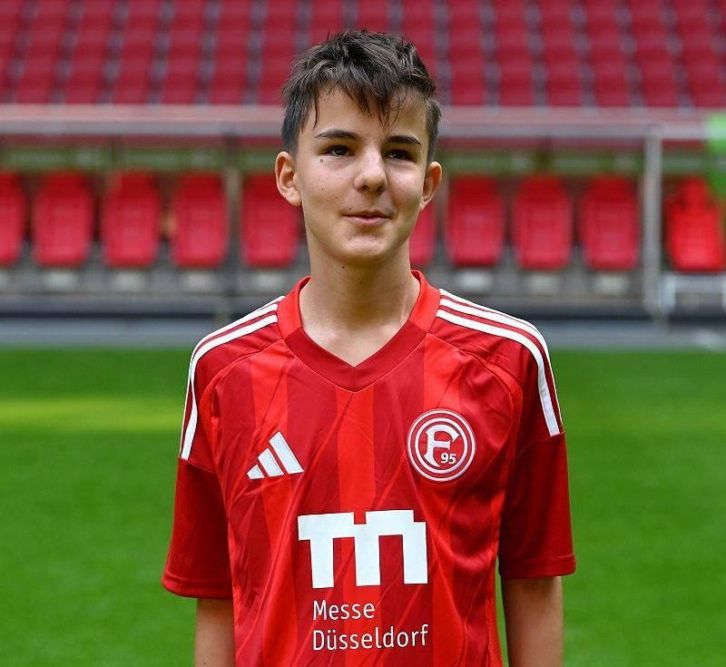 Folge 7: Die ersten Momente von Karlo im Blindenfußball