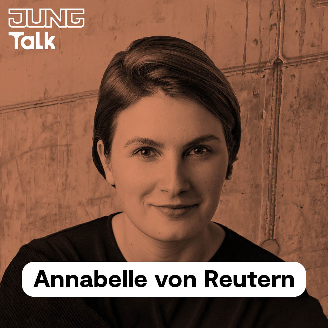 FORM FOLGT DER VERFÜGBARKEIT
