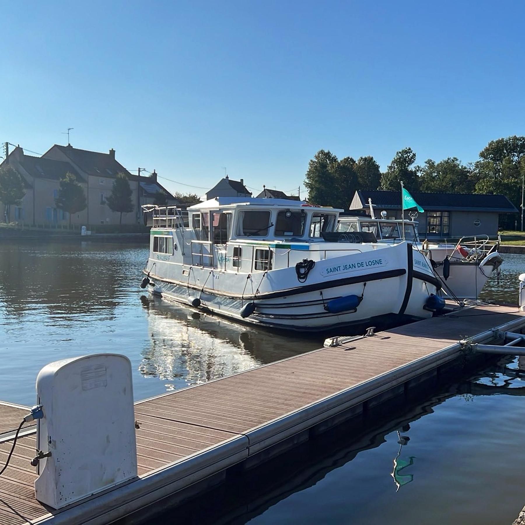 Frankreich: Weinfässer aus Bordeaux – Mit dem Hausboot durchs Burgund – Normandie und Calvados im Glas (Wiederholung vom 01.02.2025)