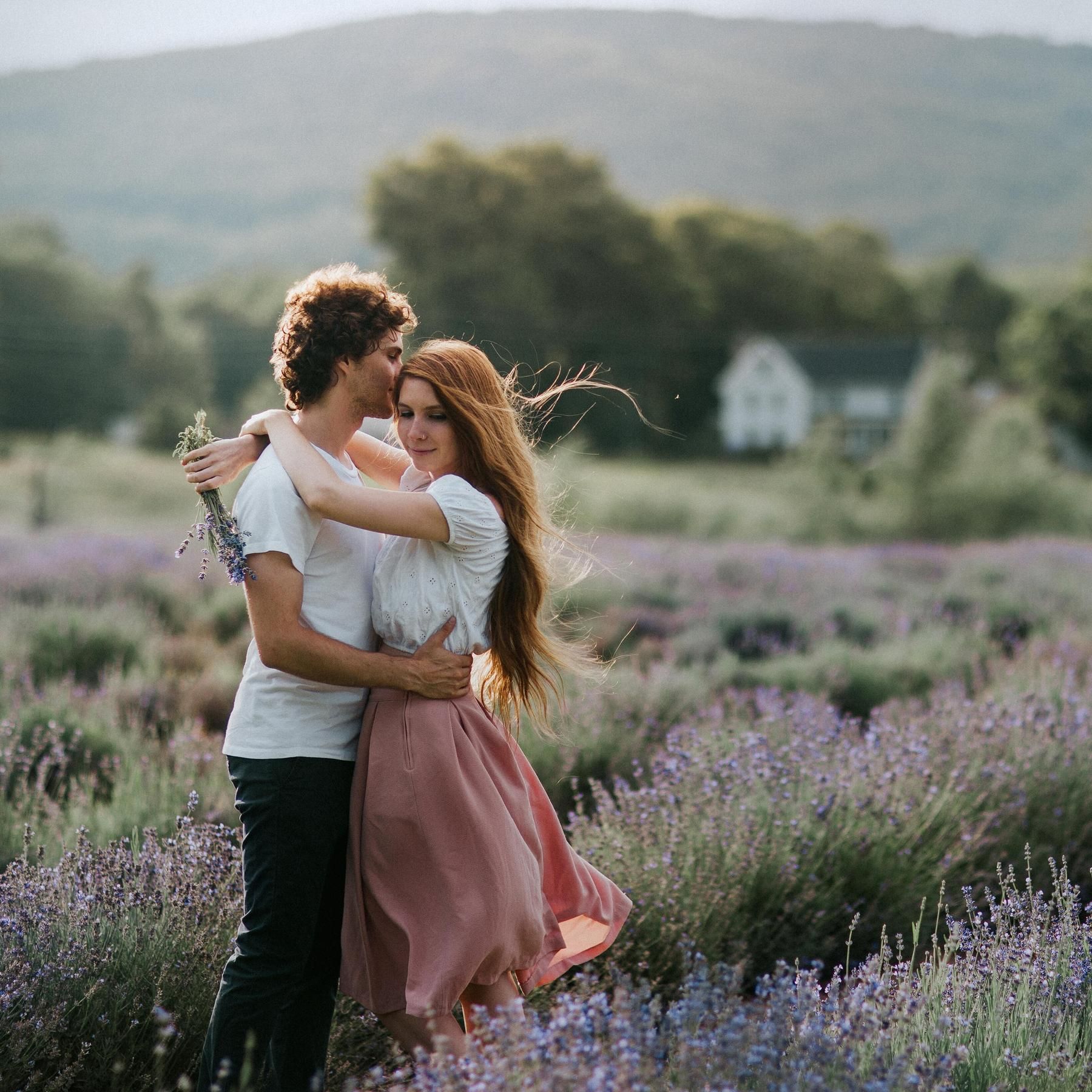 Fünf Sprachen der Liebe - Eine echte Hilfe für Paare?
